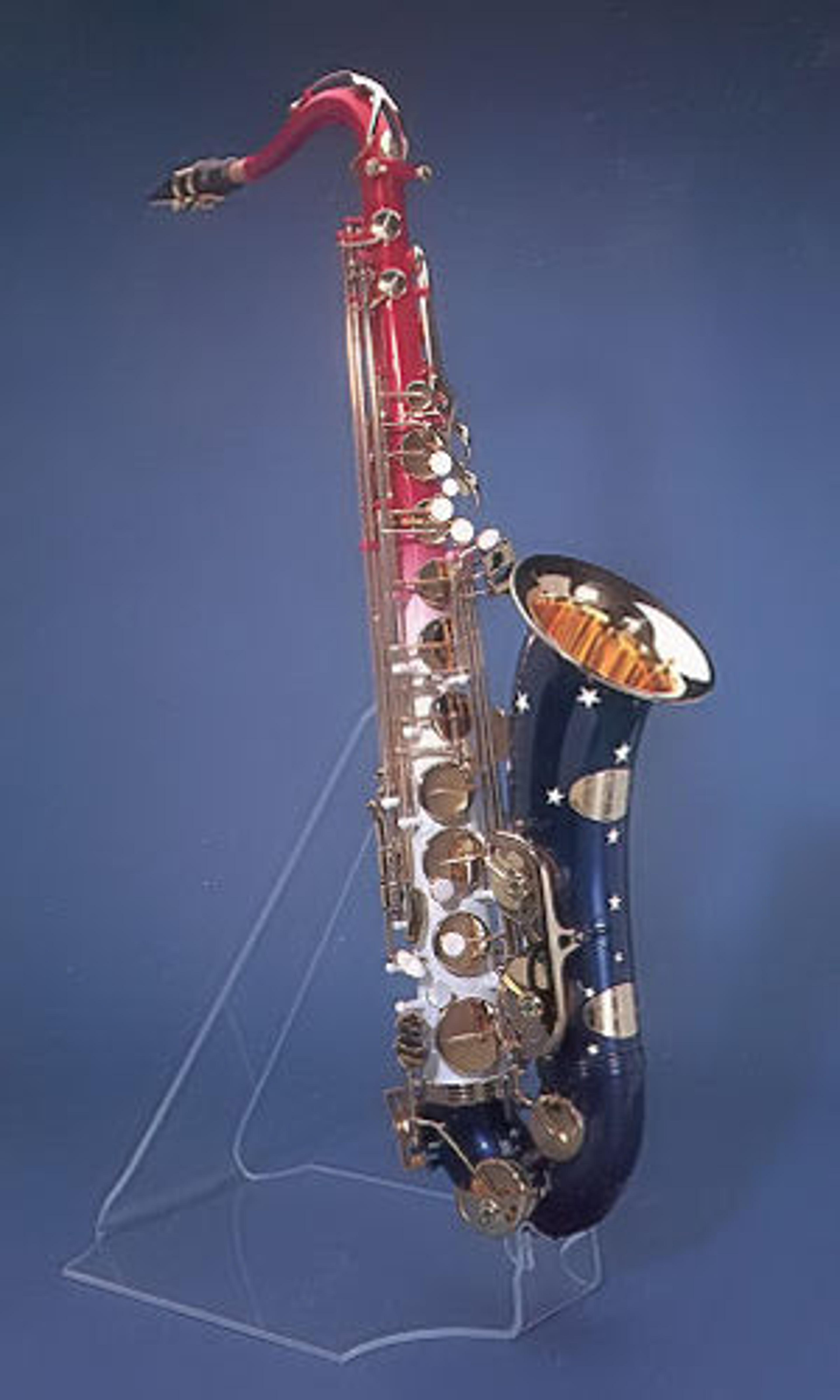 L.A. Sax Company, Barrington, Illinois. Tenor saxophone, 1993. No. 1 of a limited edition of 150 Presidential Model tenor saxophones. Presented to President Bill Clinton on Monday, May 16th, 1994, in the White House Oval Office. Gift of Bill Clinton, President of the United States, 1994 (NMM5727)