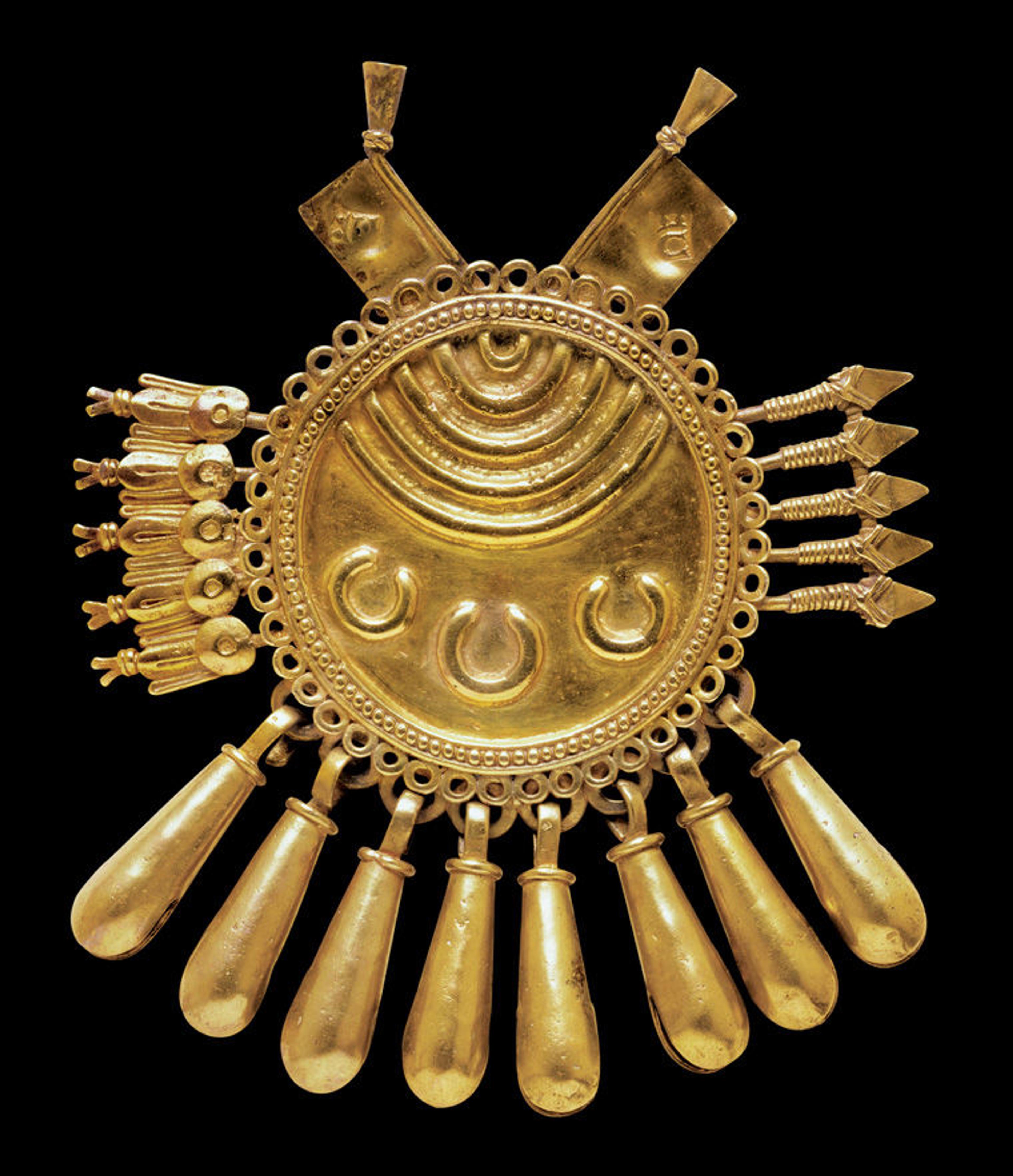 A gold shield pendant with various darts, produced in Mexico in the early sixteenth century