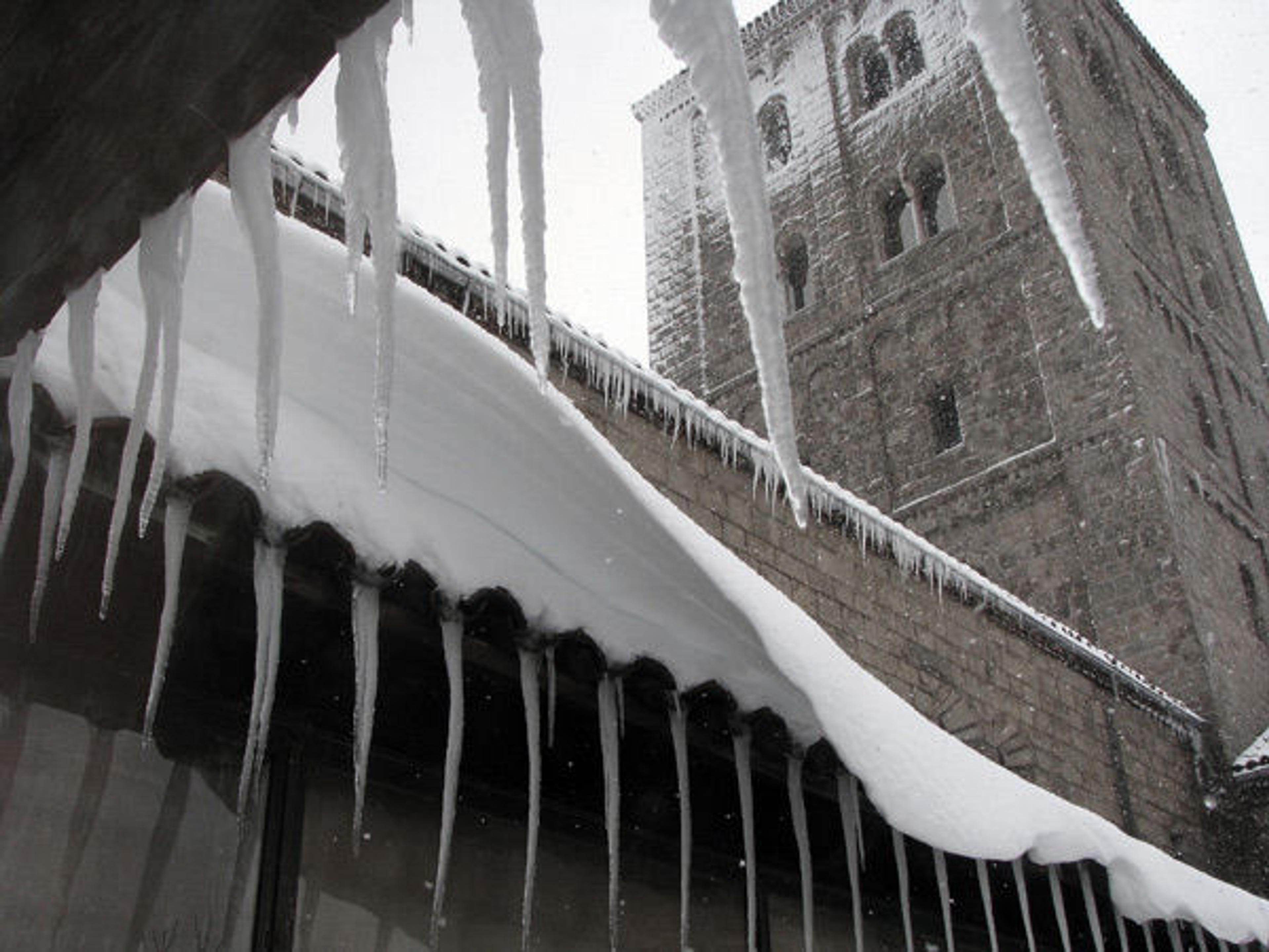 Snow-dusted icicles in the Cuxa Cloister