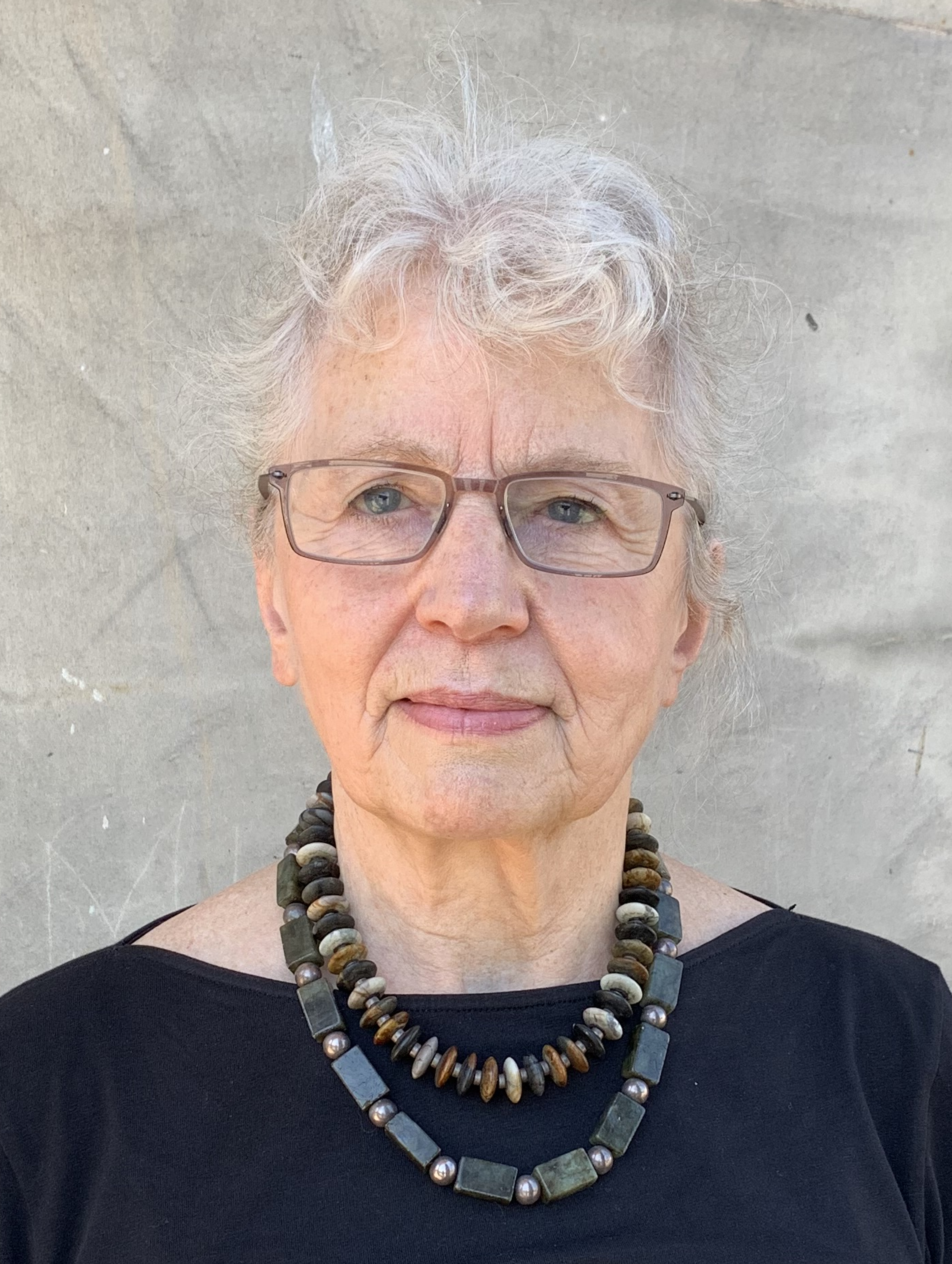 Headshot of Elizabeth Cowling