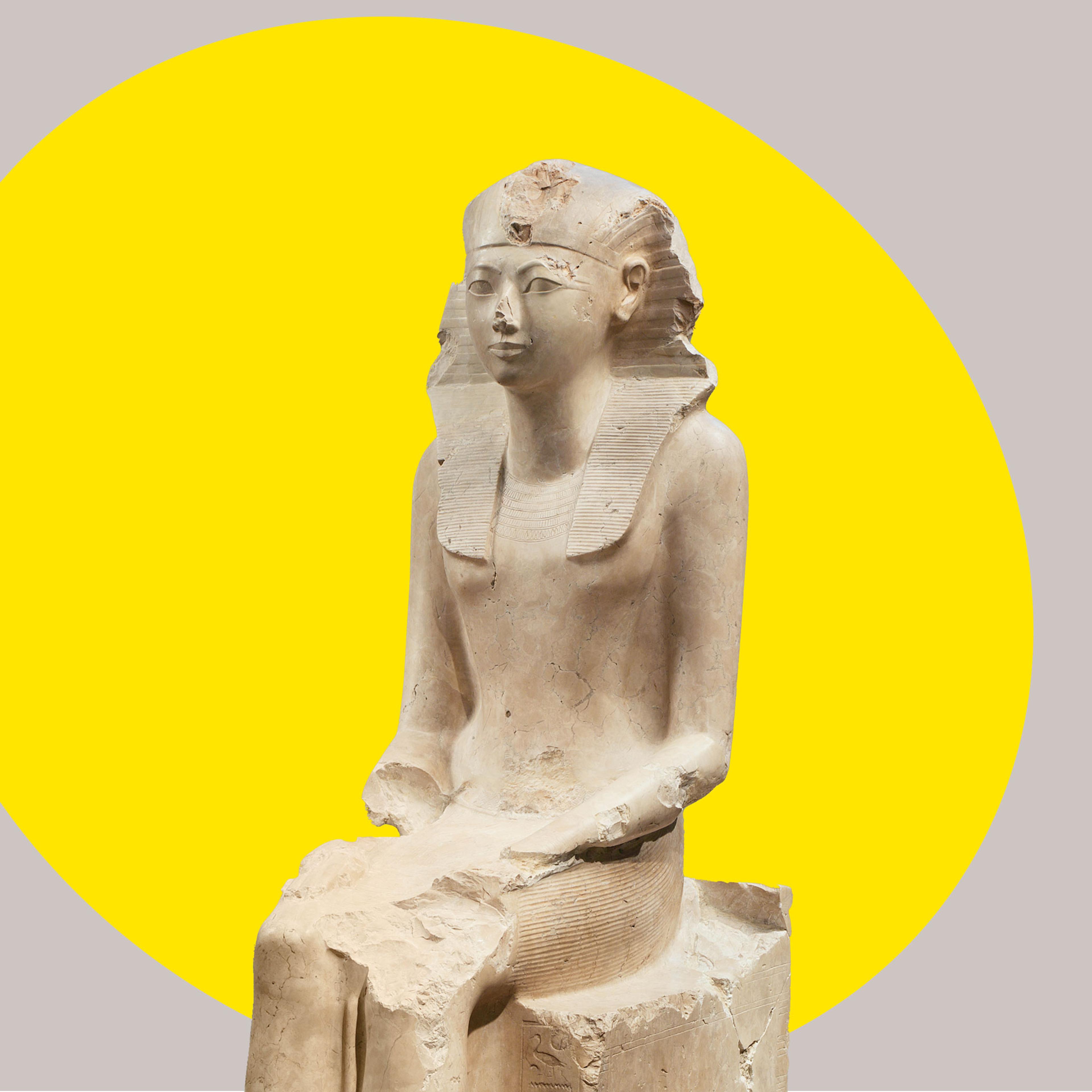 An ancient Egyptian seated statue of Hatshepsut in limestone, with a bright yellow ovular spotlight shape behind the figure in the background