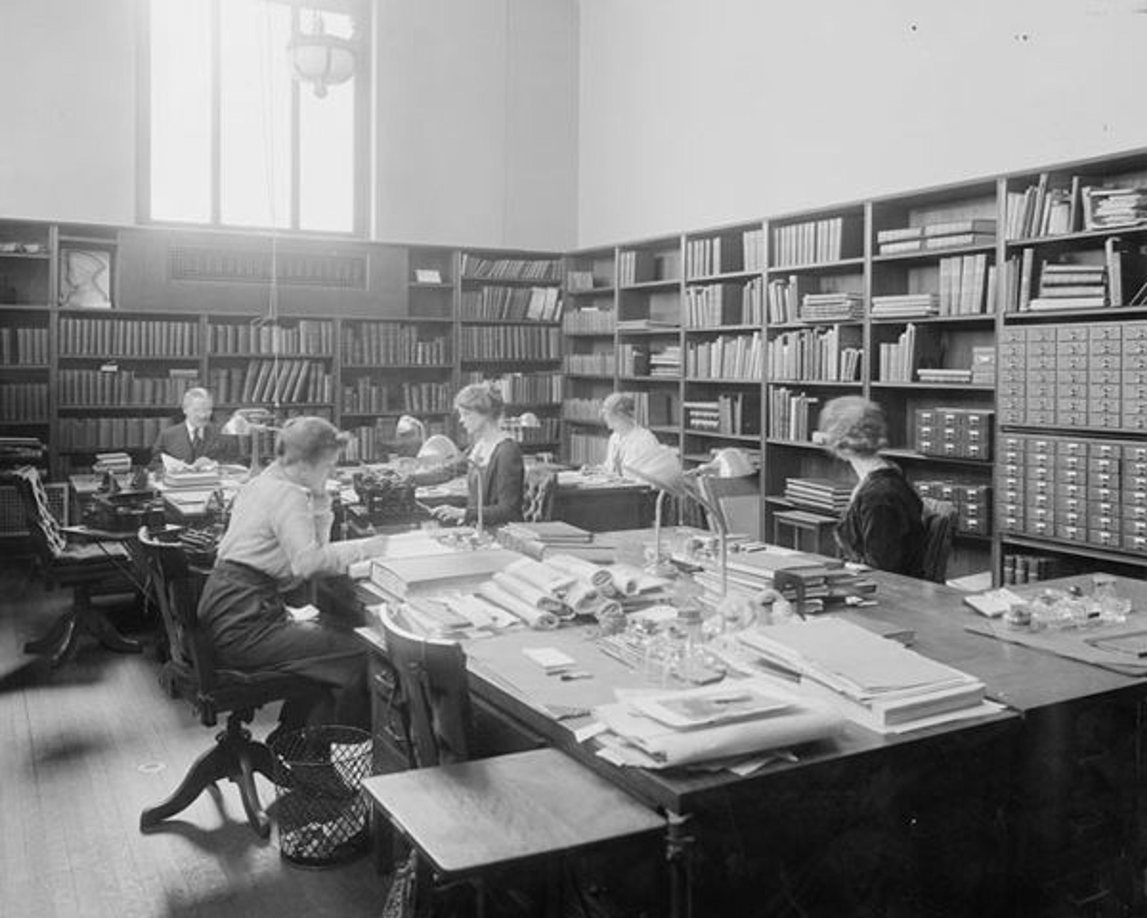 The Metropolitan Museum of Art, Wing G, First Floor, Library: Work Room; with people. Photographed November 4, 1920