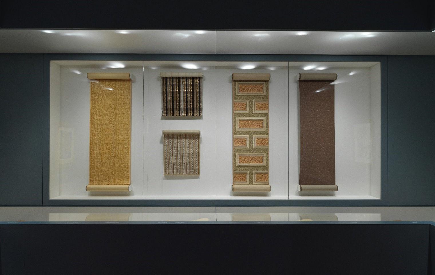 Gallery view of the wallpaper scrolls.