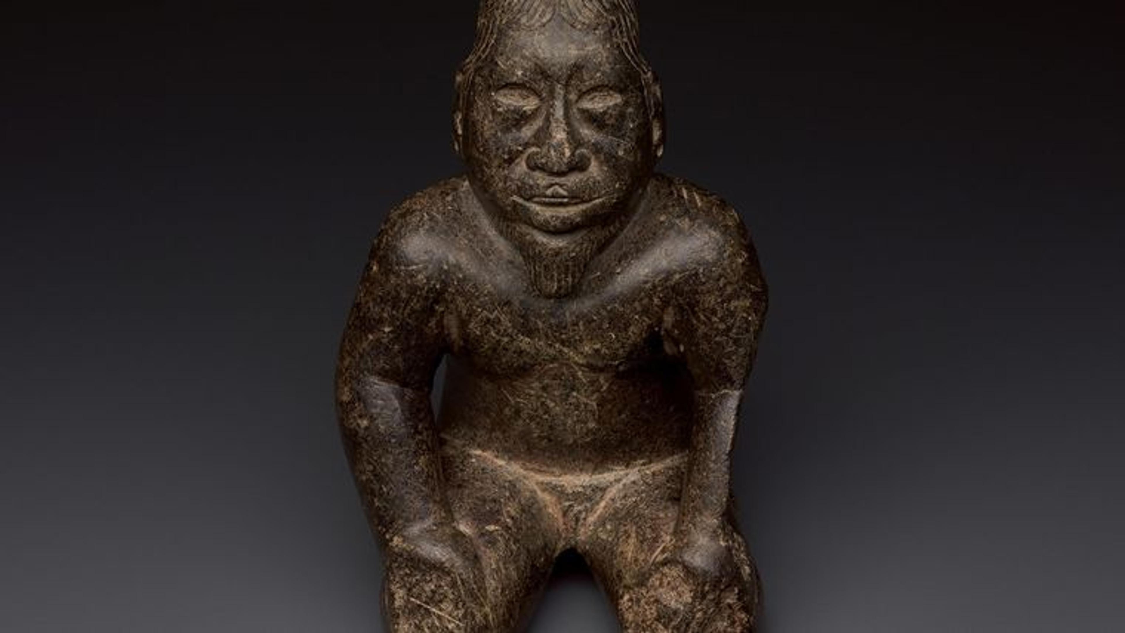 Olmec kneeling figure