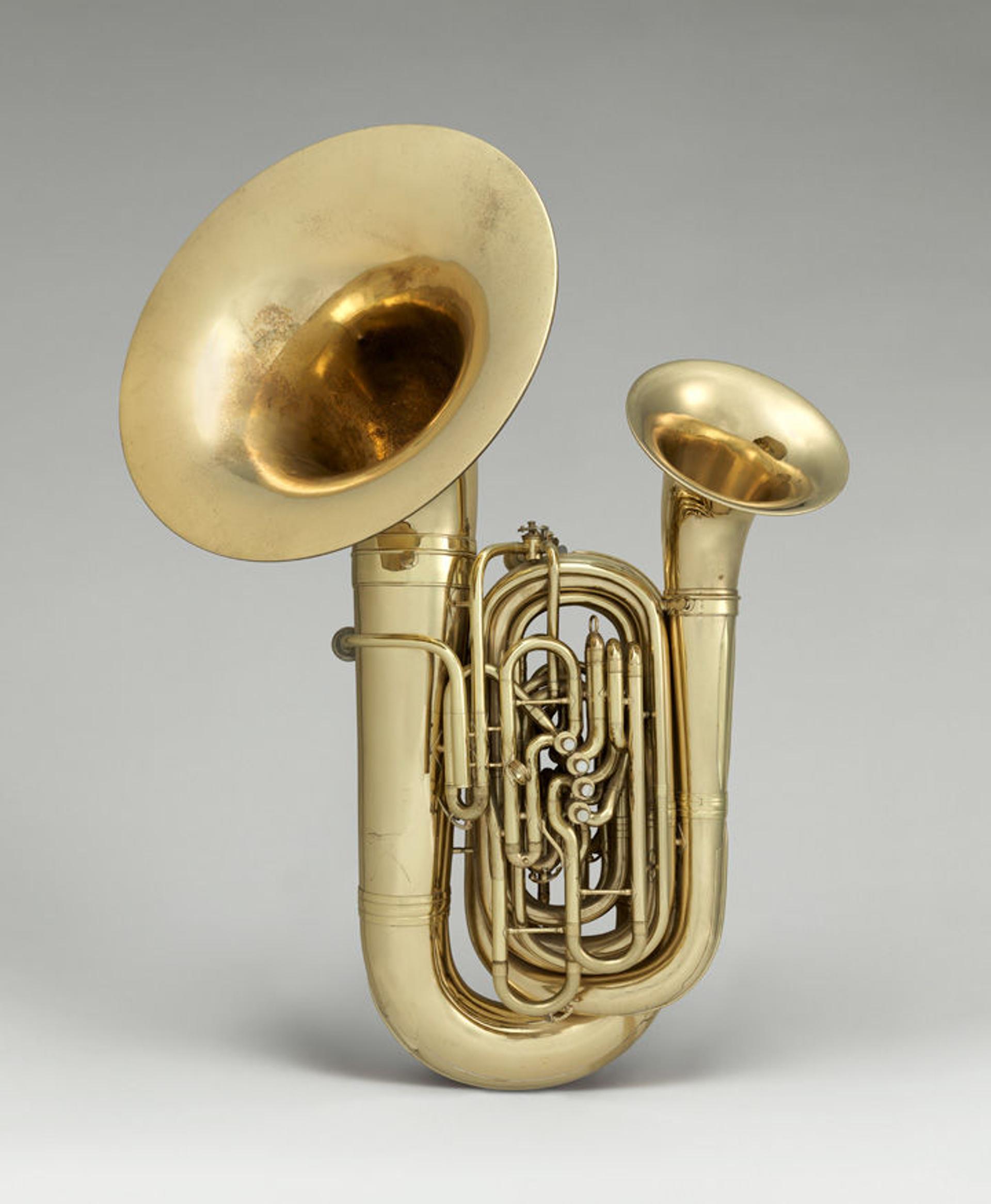 Ringing in Tuba Christmas with the Bellophone - The Metropolitan Museum ...