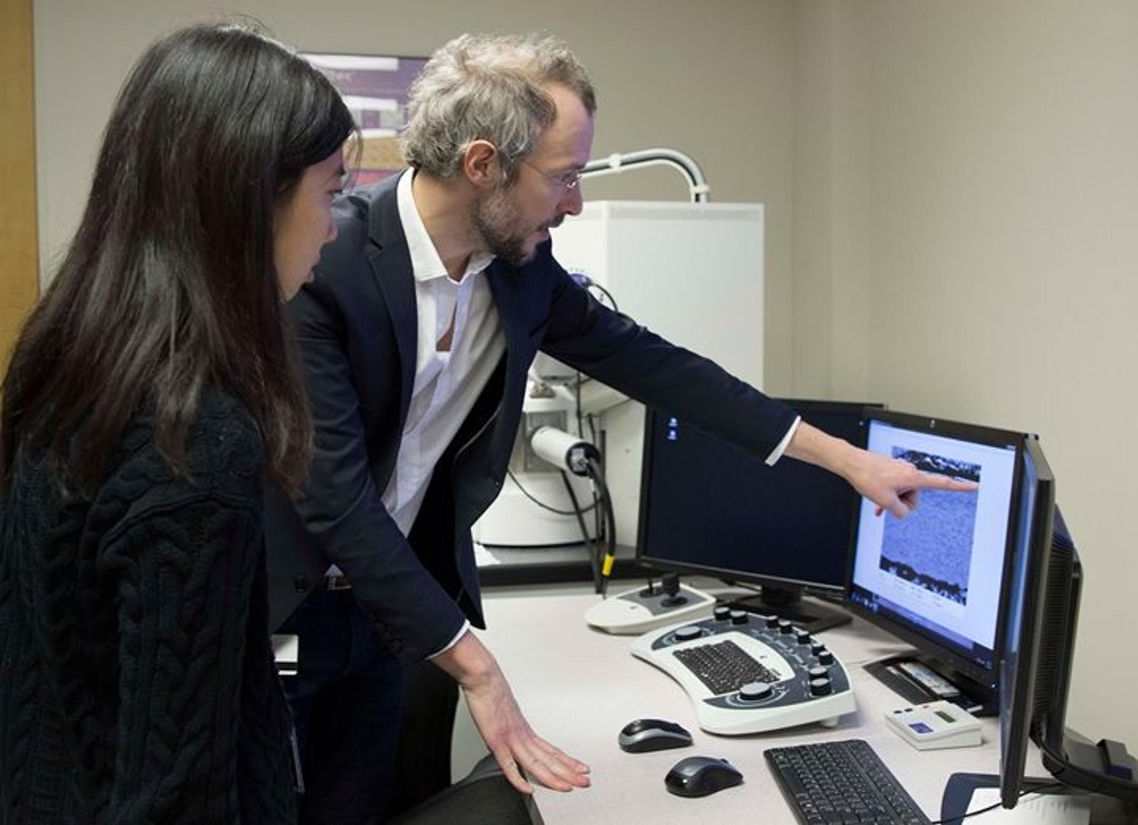 Tiffany and Federico in the lab