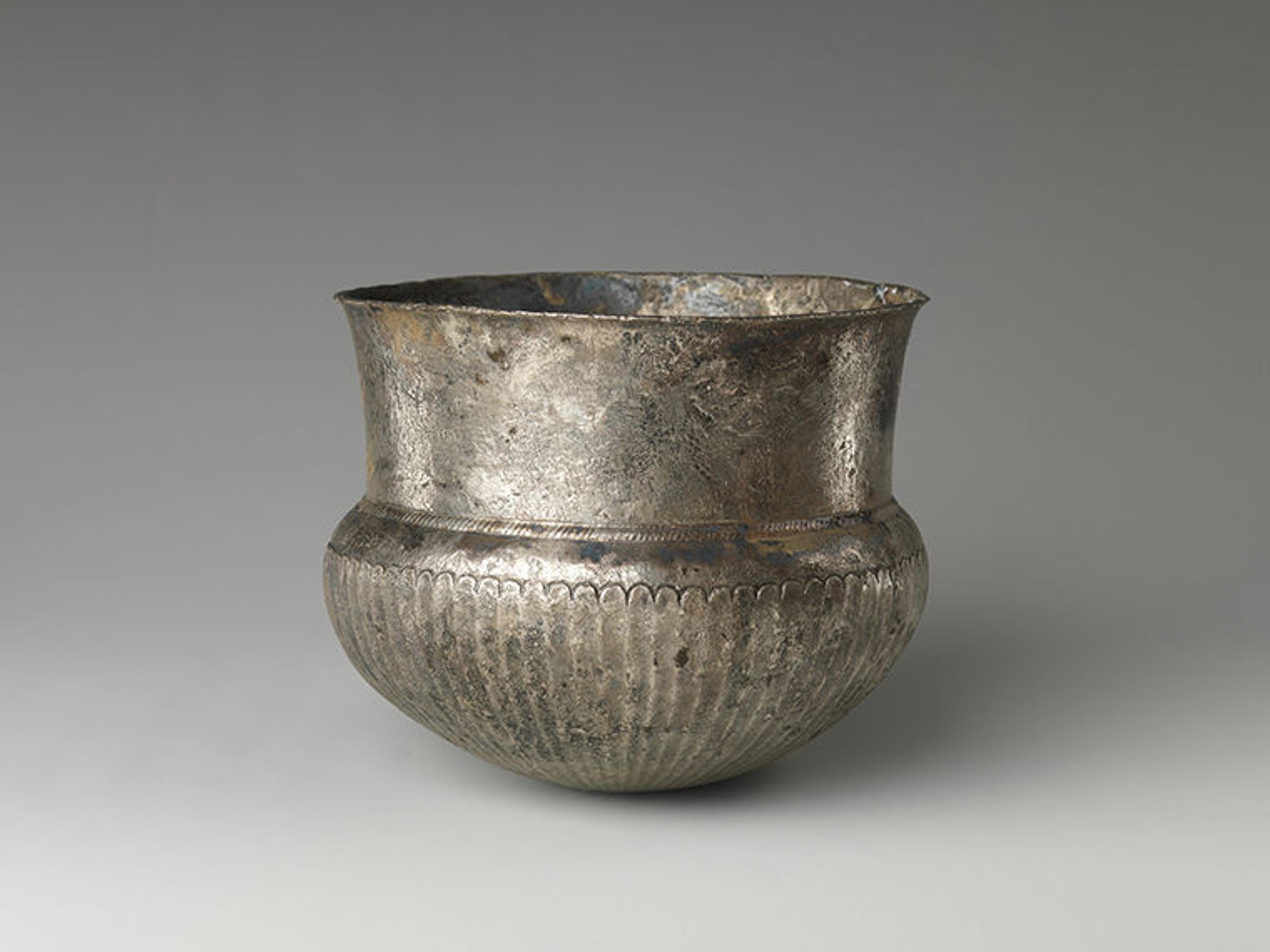Bowl with flutes from shoulder to rosette at base