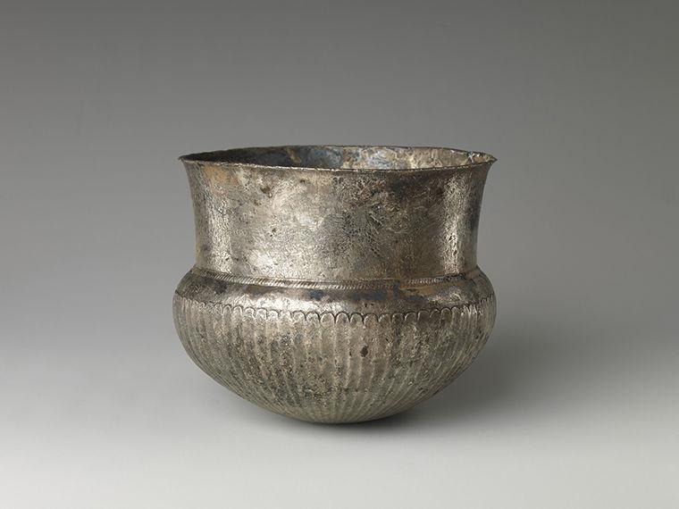 Bowl with flutes from shoulder to rosette at base