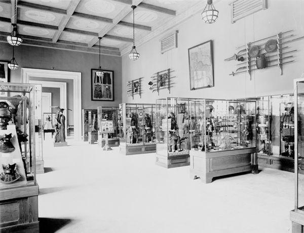 New gallery of Japanese arms and armor in 1915