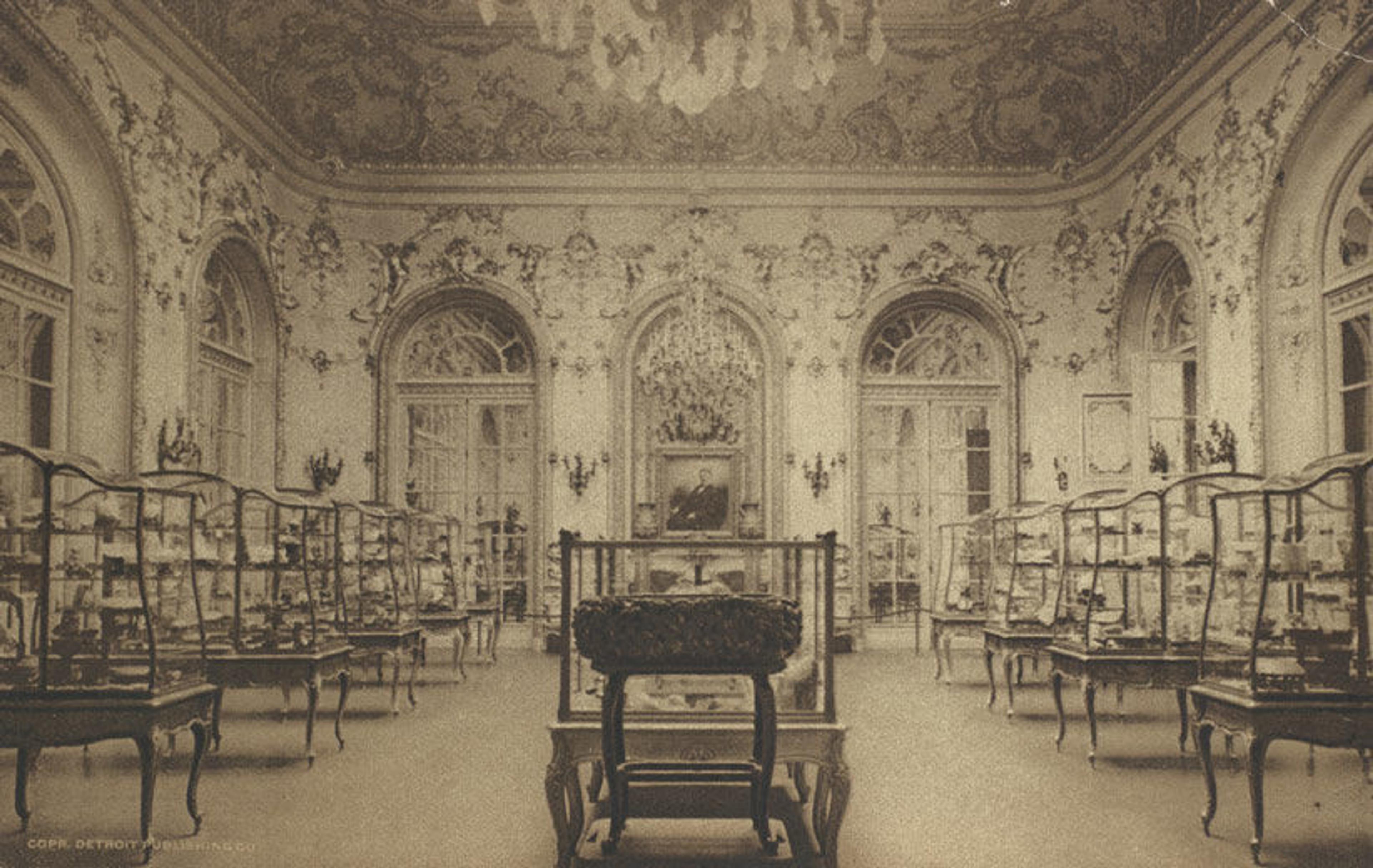 The Metropolitan Museum of Art, the Jade Room (Wing D, Room 4); View of the Bishop jade collection, as installed in the gallery. Photographed ca. 1907. © The Metropolitan Museum of Art
