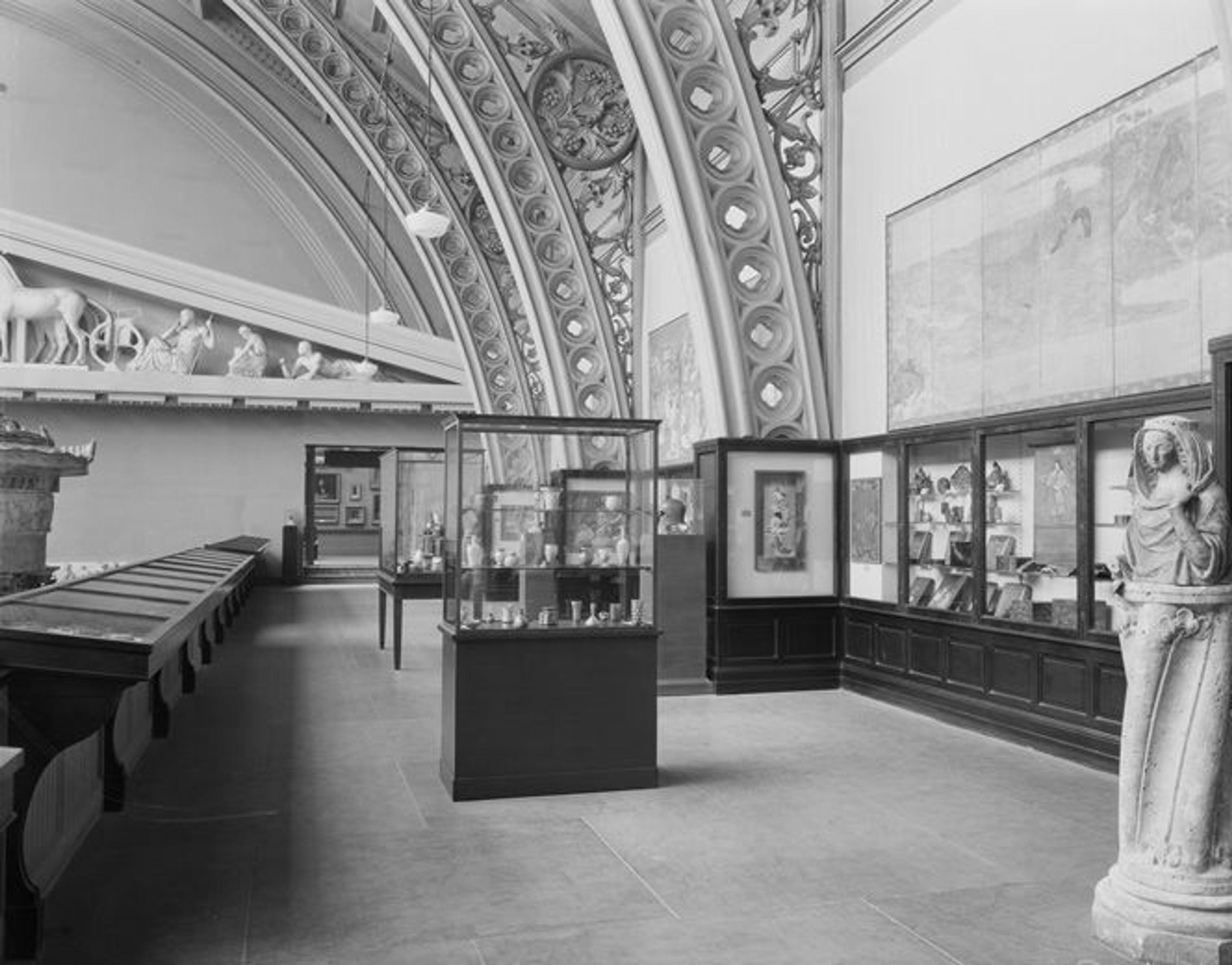 The Metropolitan Museum of Art, Wing A, Gallery 22: The H.O. Havemeyer Collection (March 11–November 2, 1930); View looking southeast. Photographed March 10, 1930. © The Metropolitan Museum of Art