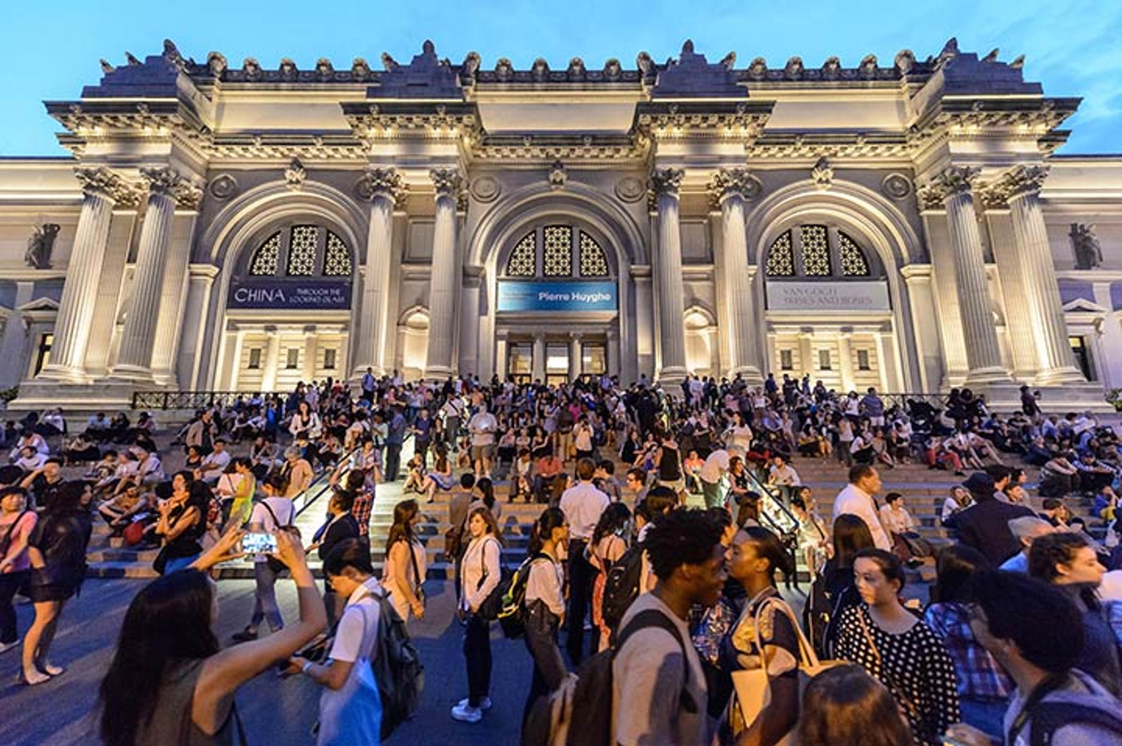 Visitors in front of the Museum during the 2015 Museum Mile Festival.Visitors in front of the Museum during the 2015 Museum Mile Festival