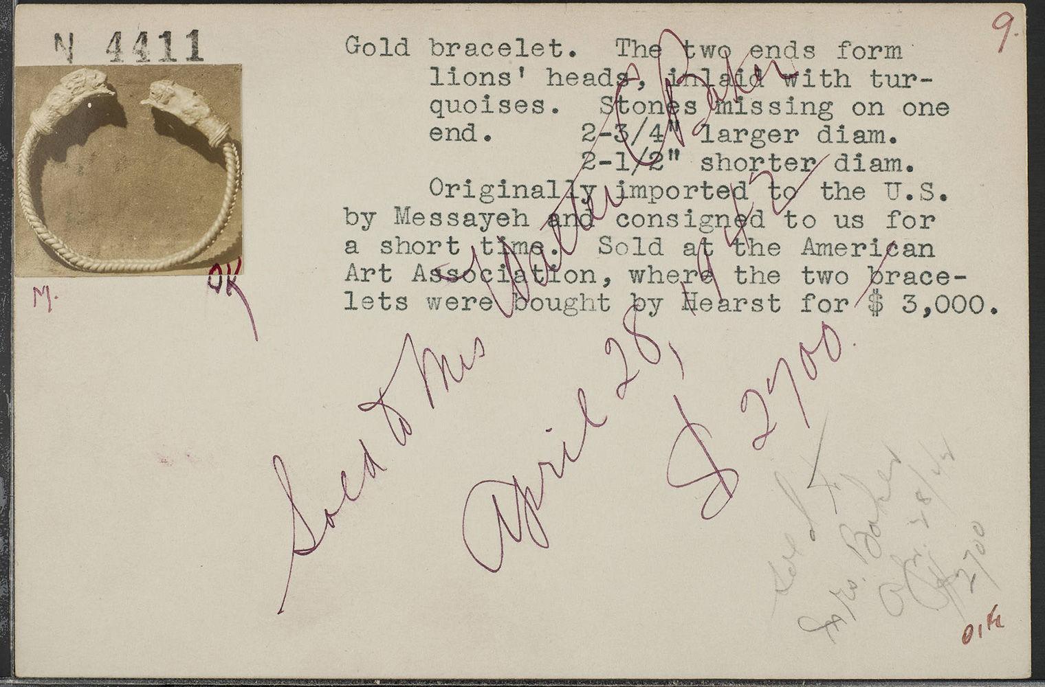 A small card with the picture of a bracelet on the top left hand corner and text that describes its provenance and dimensions.