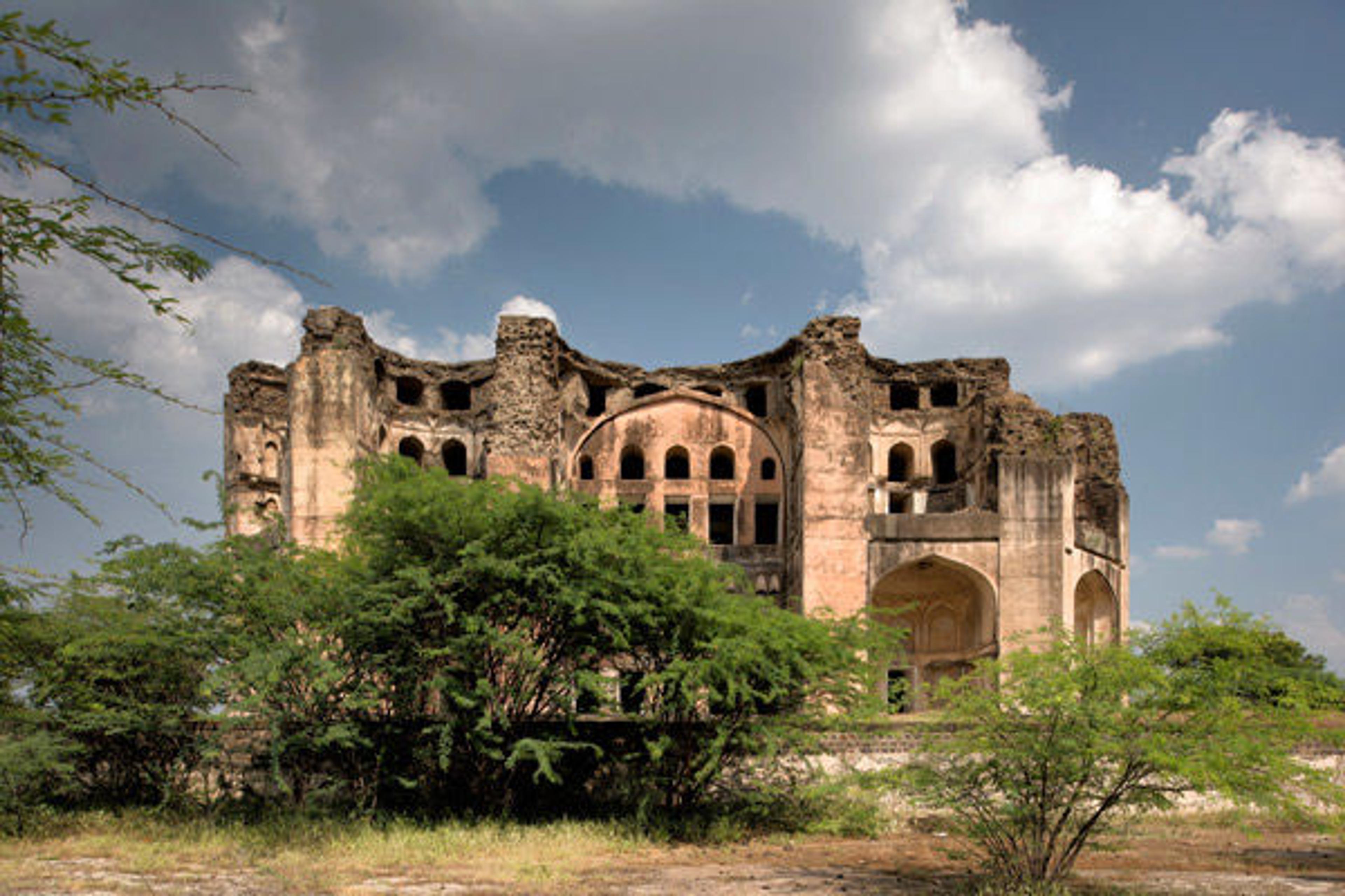Pavilion at the Farah Bakhsh Bagh (Pleasure-Bestowing Garden), Ahmadnagar, 1583. Photography © Antonio Martinelli