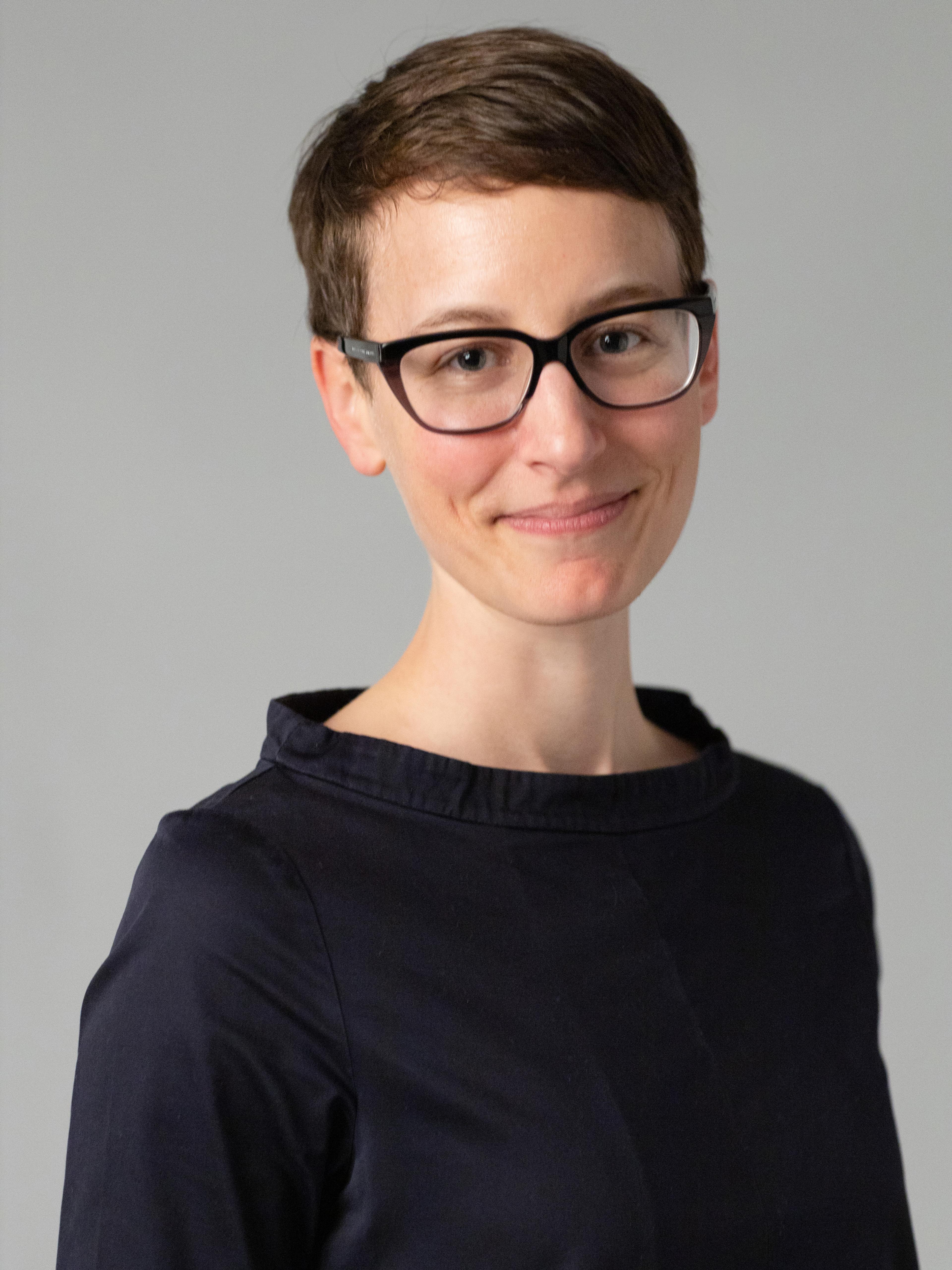 Headshot of Elizabeth Benjamin