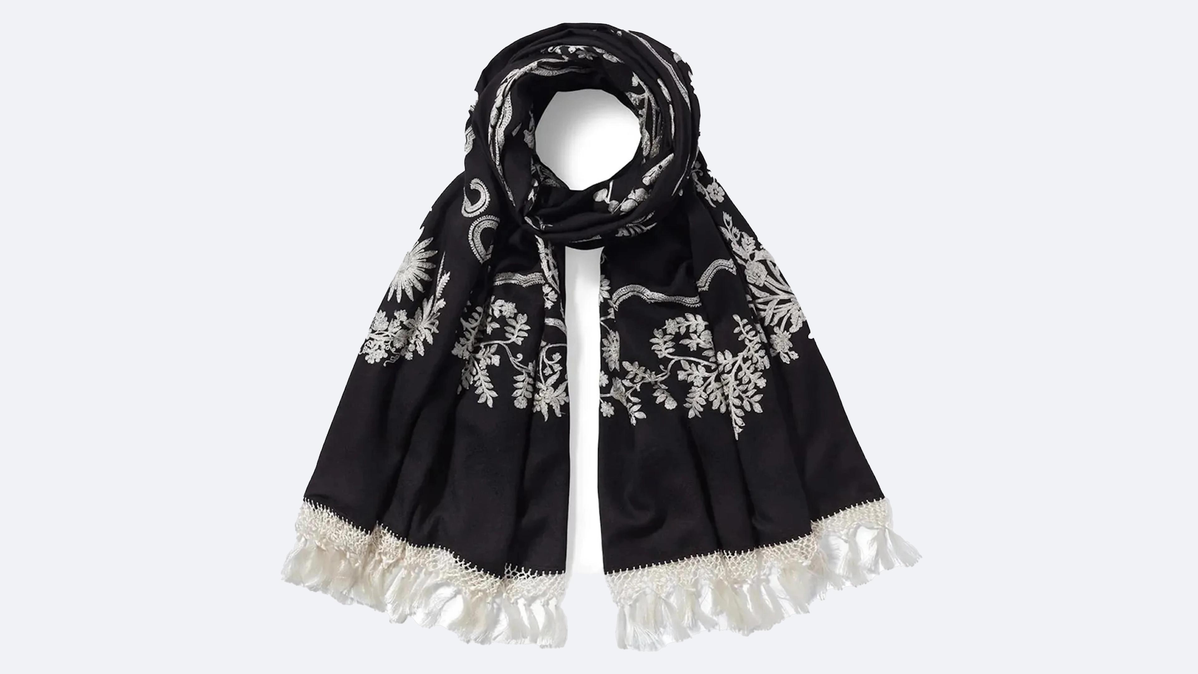 Photograph of a black-and-white scarf