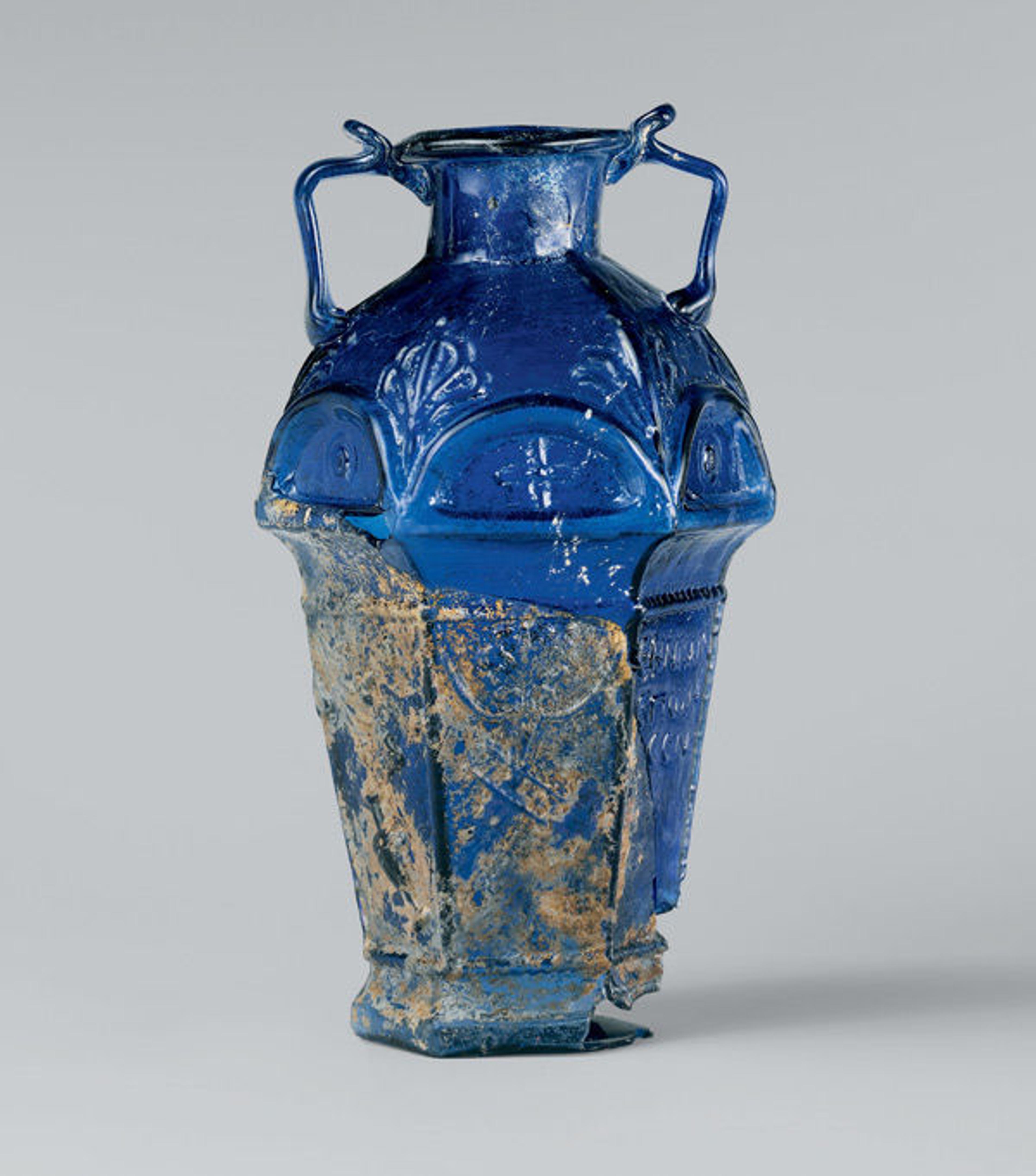 Hexagonal flask (amphoriskos) signed by Ennion | The Metropolitan Museum of Art, New York, Gift of Henry G. Marquand, 1881 | 81.10.224