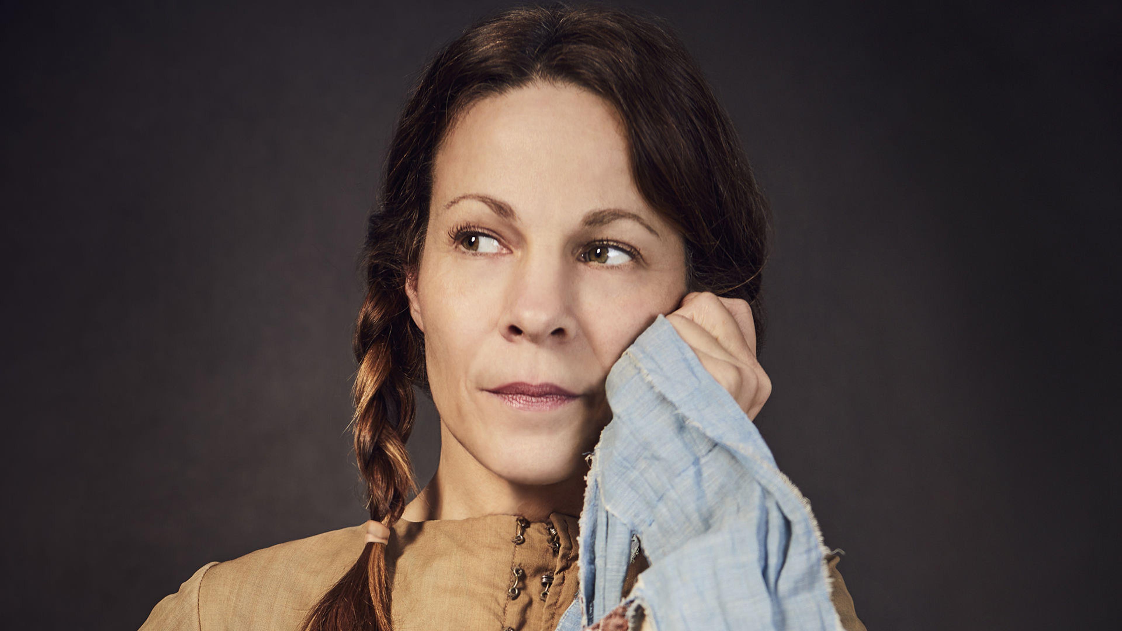 Headshot of actress Lili Taylor