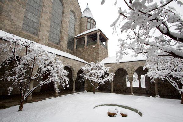 Glencairn's cloister is inspired by Romanesque cloister design. Photograph courtesy of Glencairn Museum