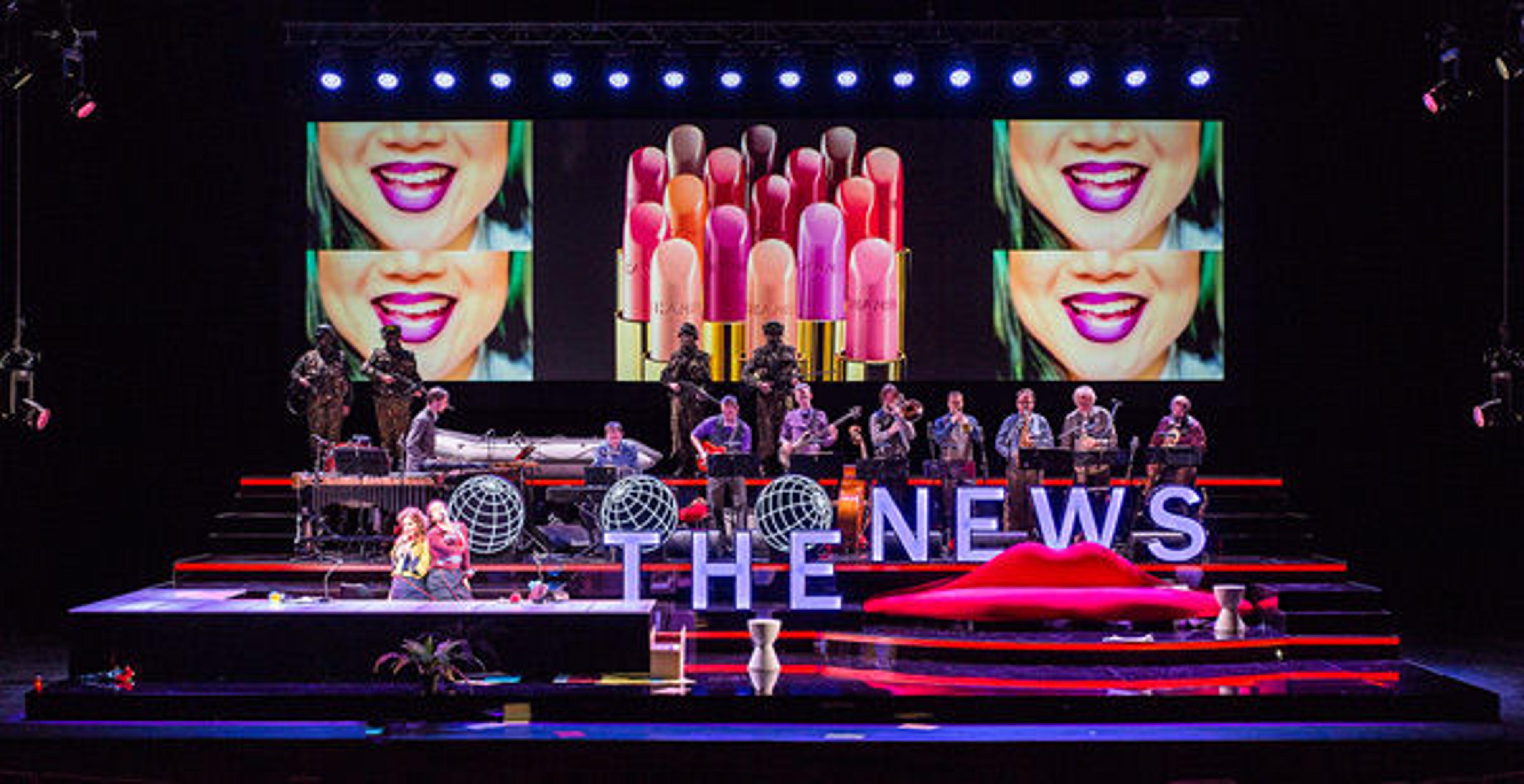 THE NEWS. Photo by Marco Borggreve