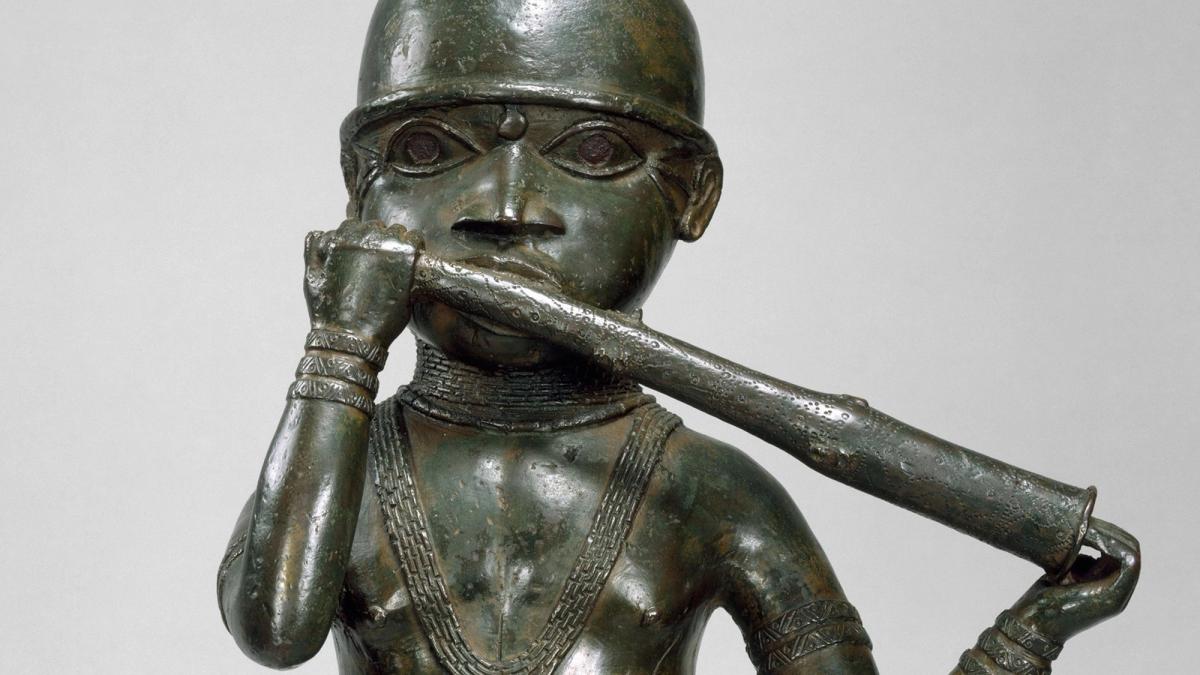 Ìgùn Ẹ́rọ̀nwwọ̀n (brass-casting guild) artists - Horn Player - Edo ...