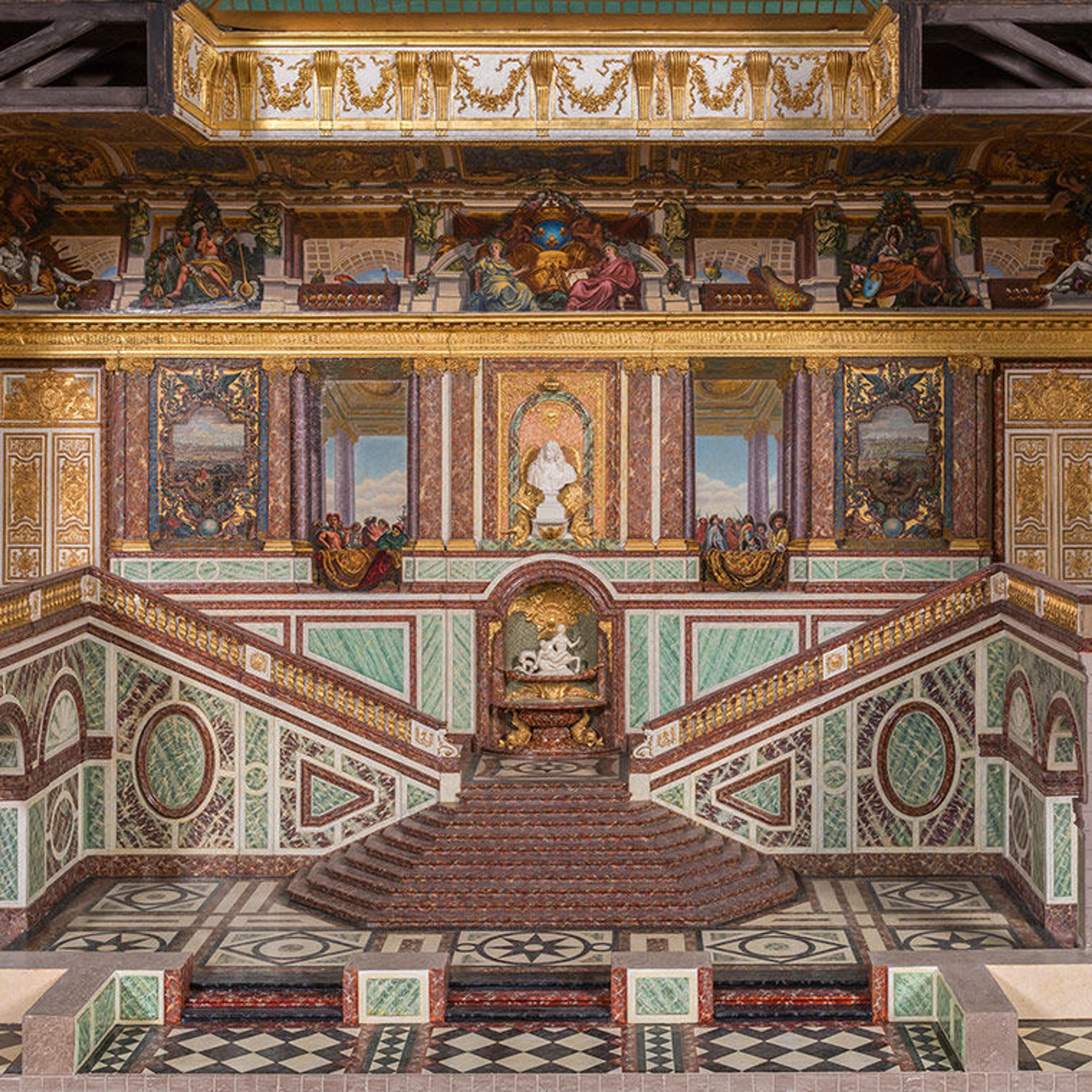 Exhibition and graphic design of Visitors to Versailles