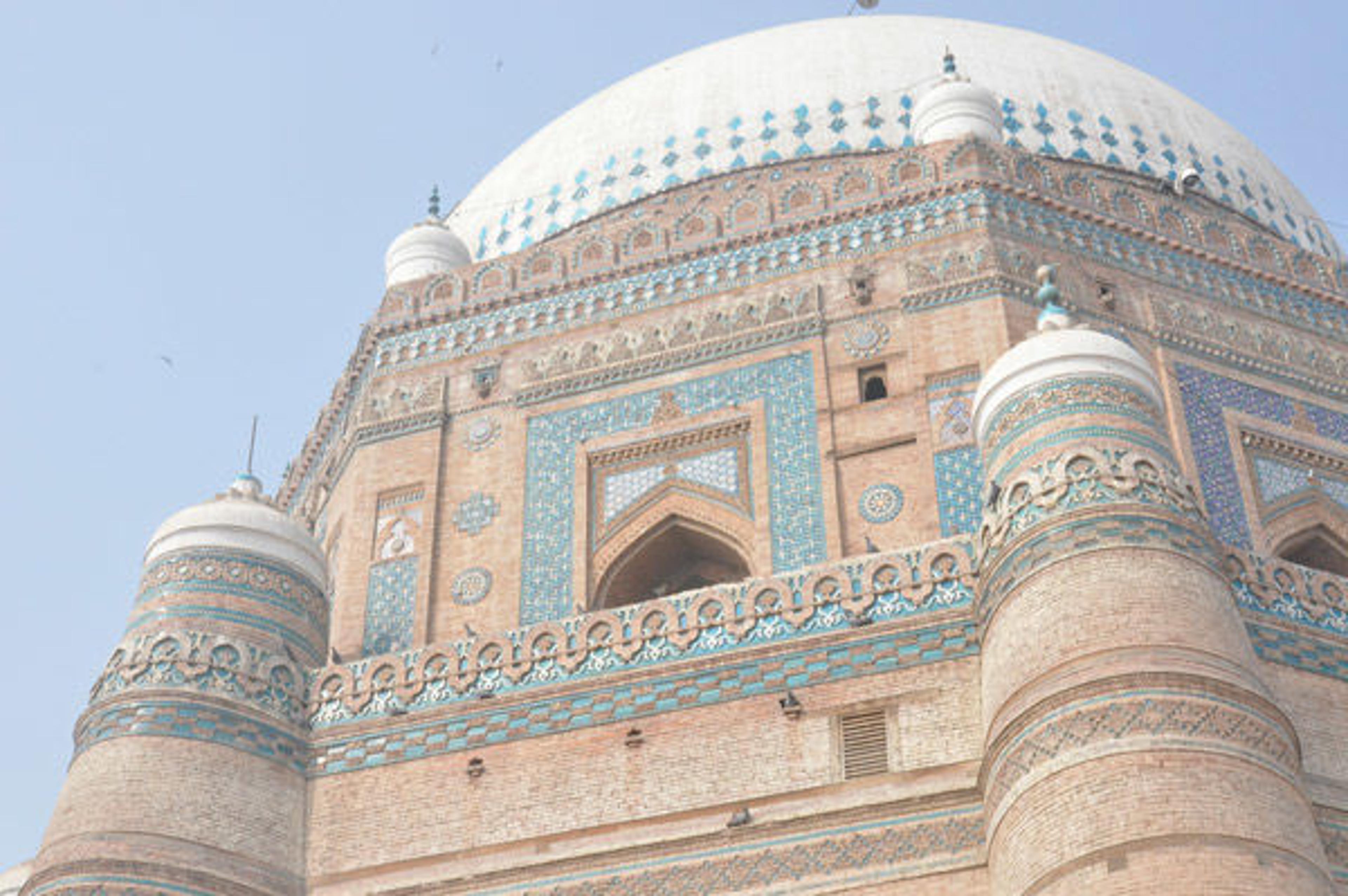 The mausoleum facade at the Tomb of Rukn-e-Alam. Photograph courtesy of the author