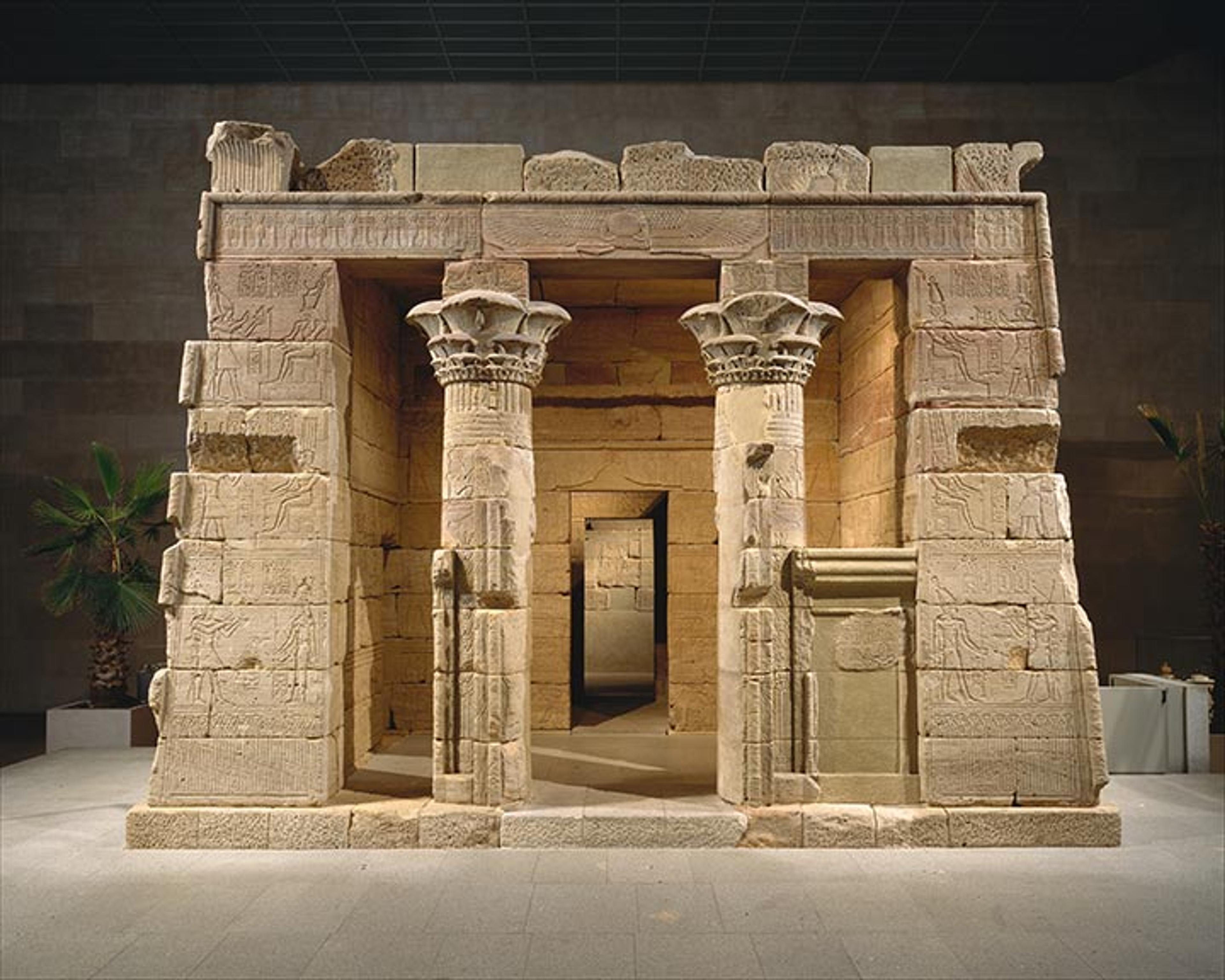 Dendur Facade