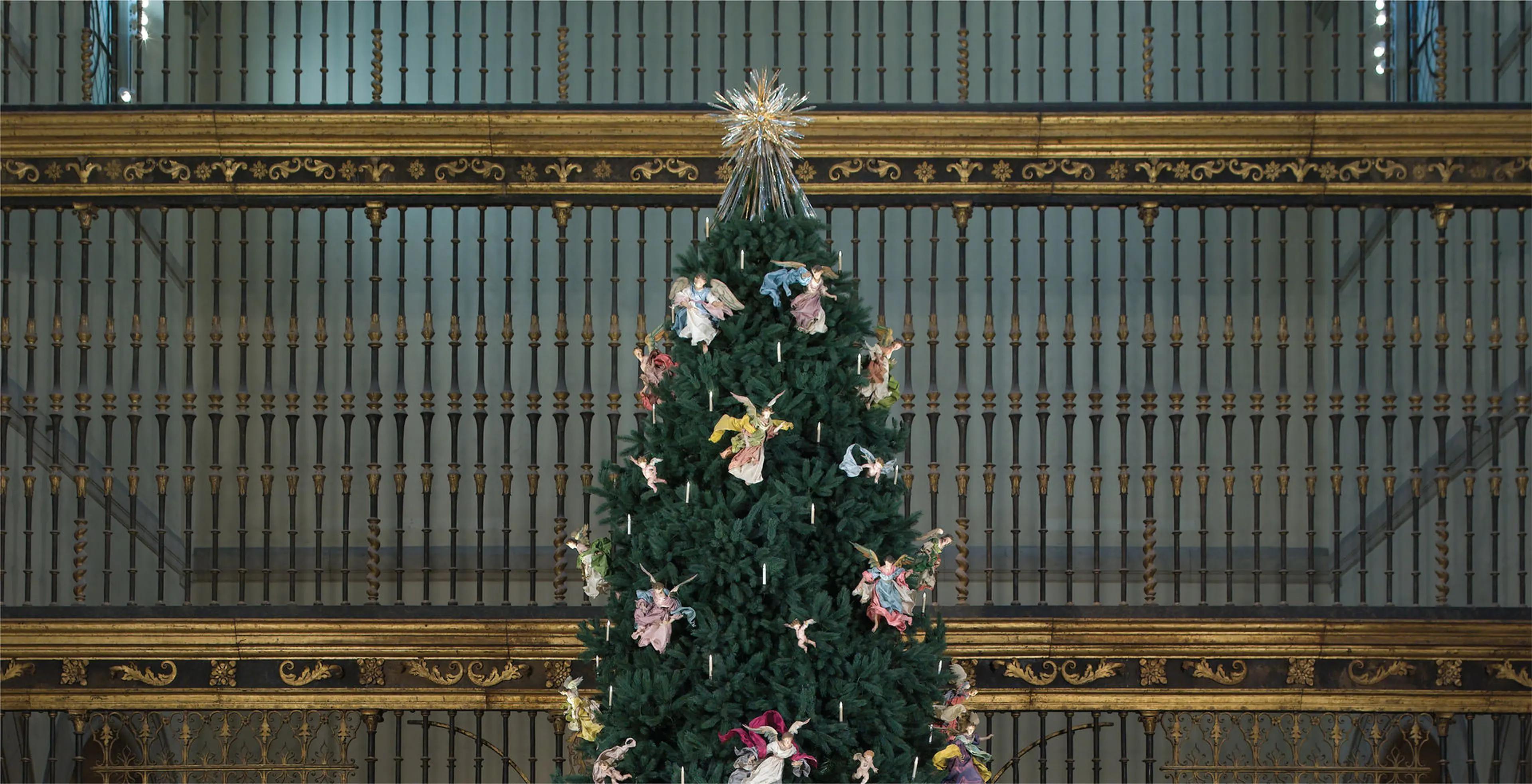 Image of Christmas tree with ornaments