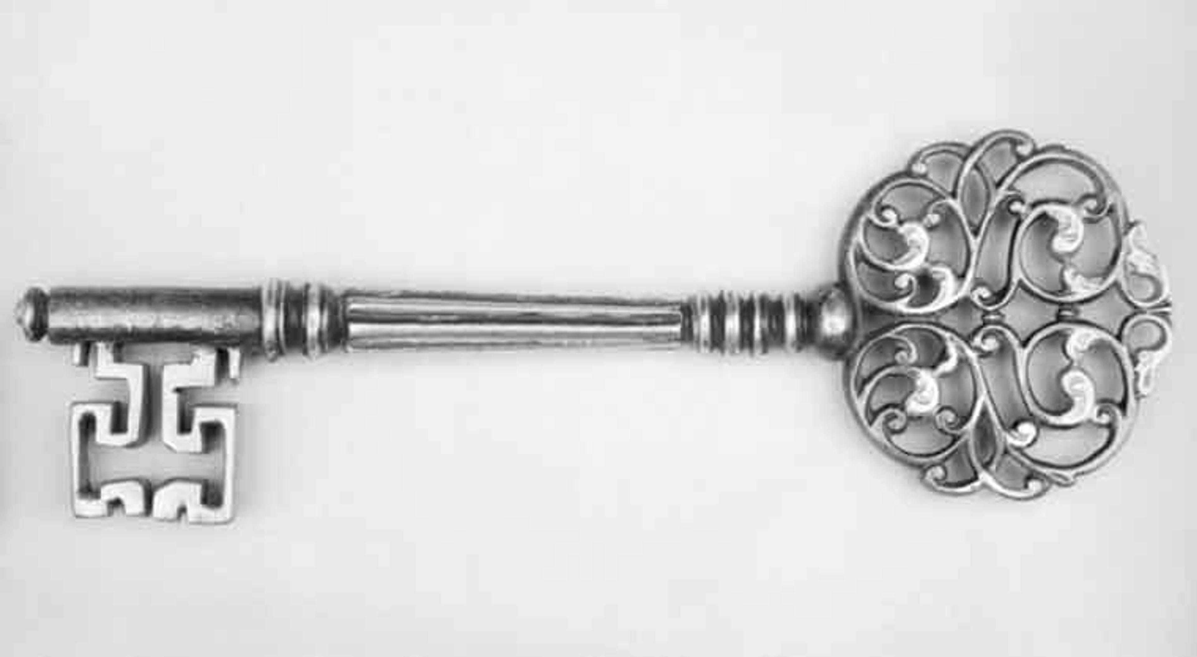 Black-and-white photo of an 18th-century key