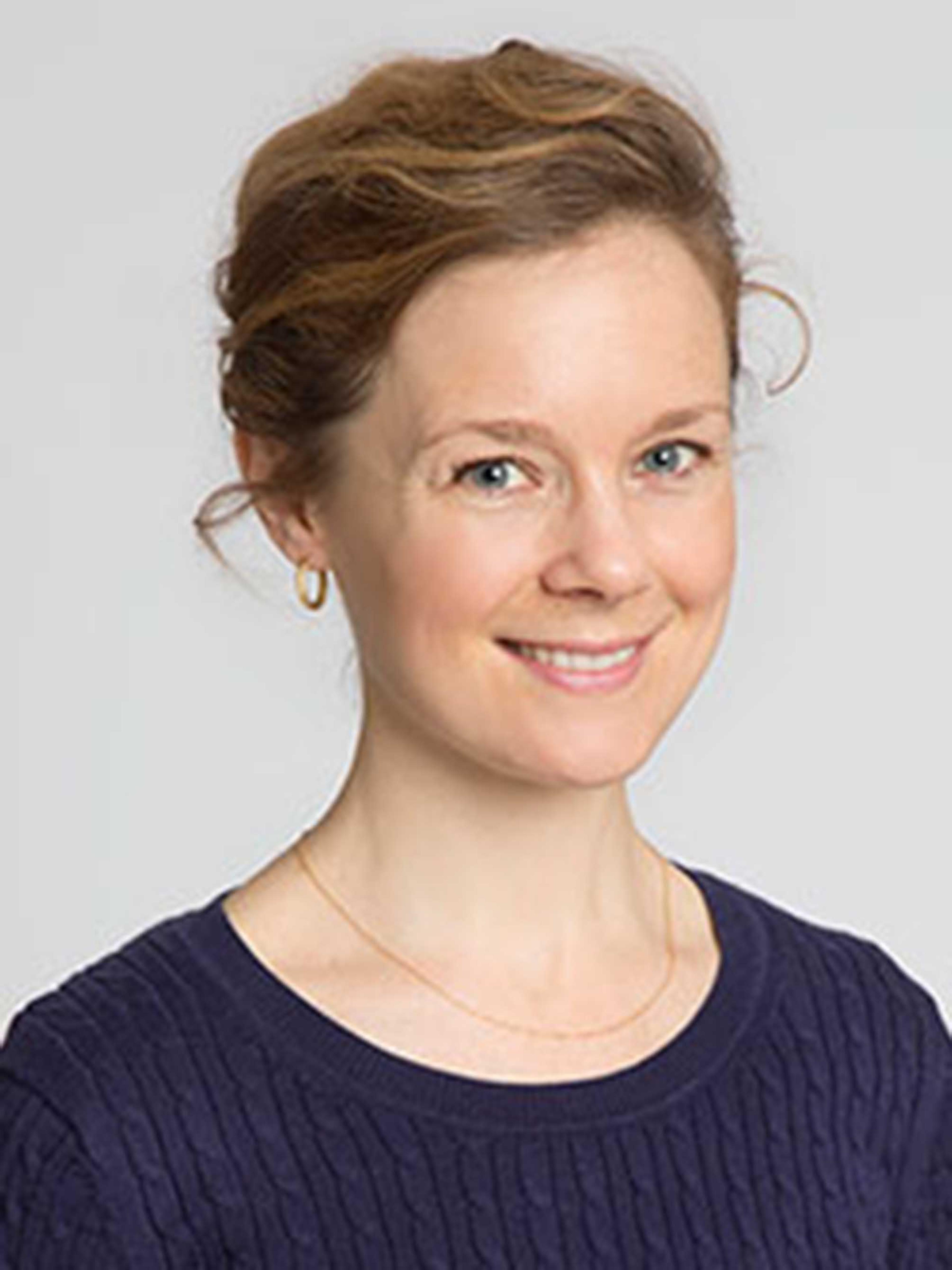Headshot of Sophie Scully