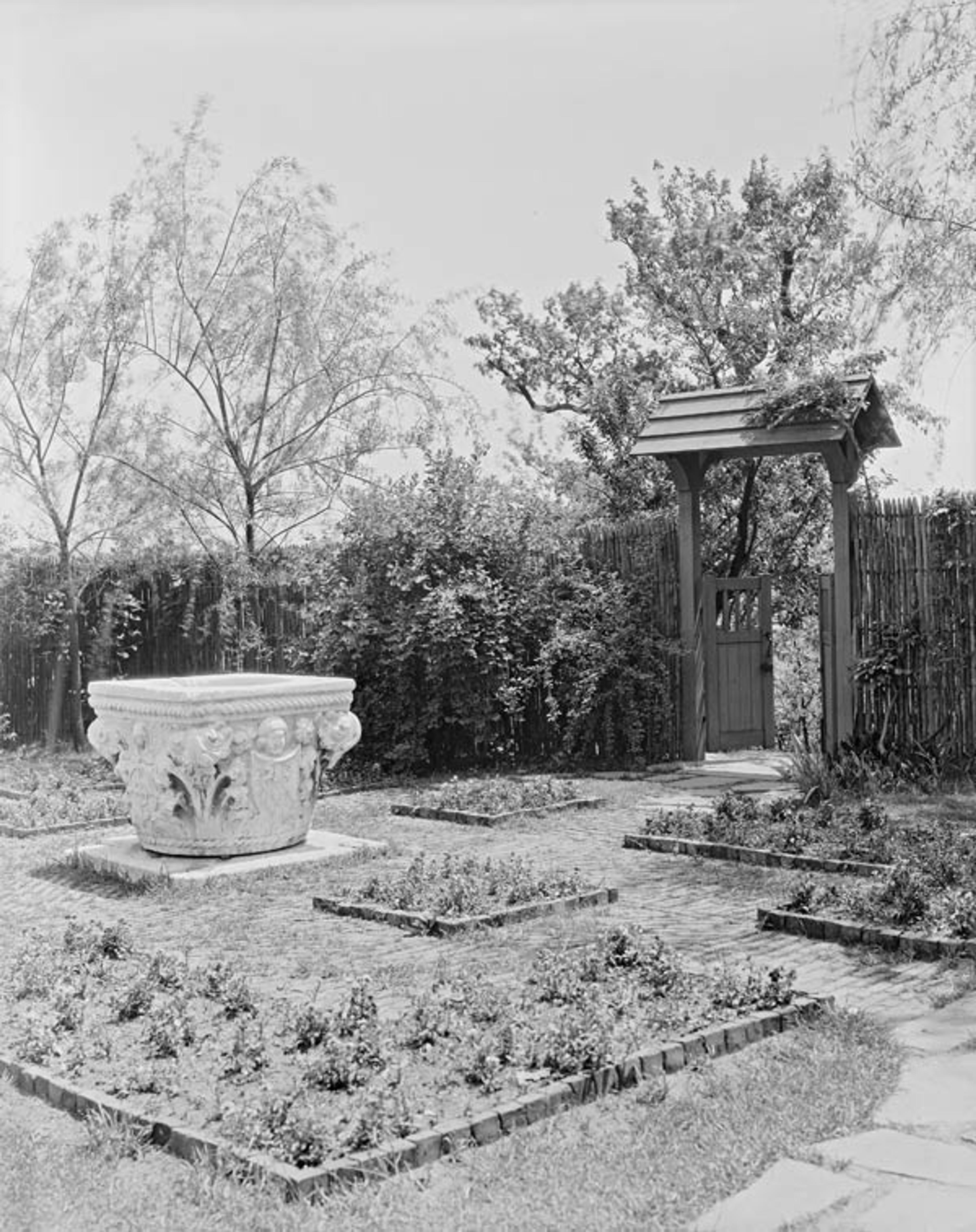 Garden designed by Breck at the southeast corner of the old Cloisters site, 1927. © The Metropolitan Museum of Art.