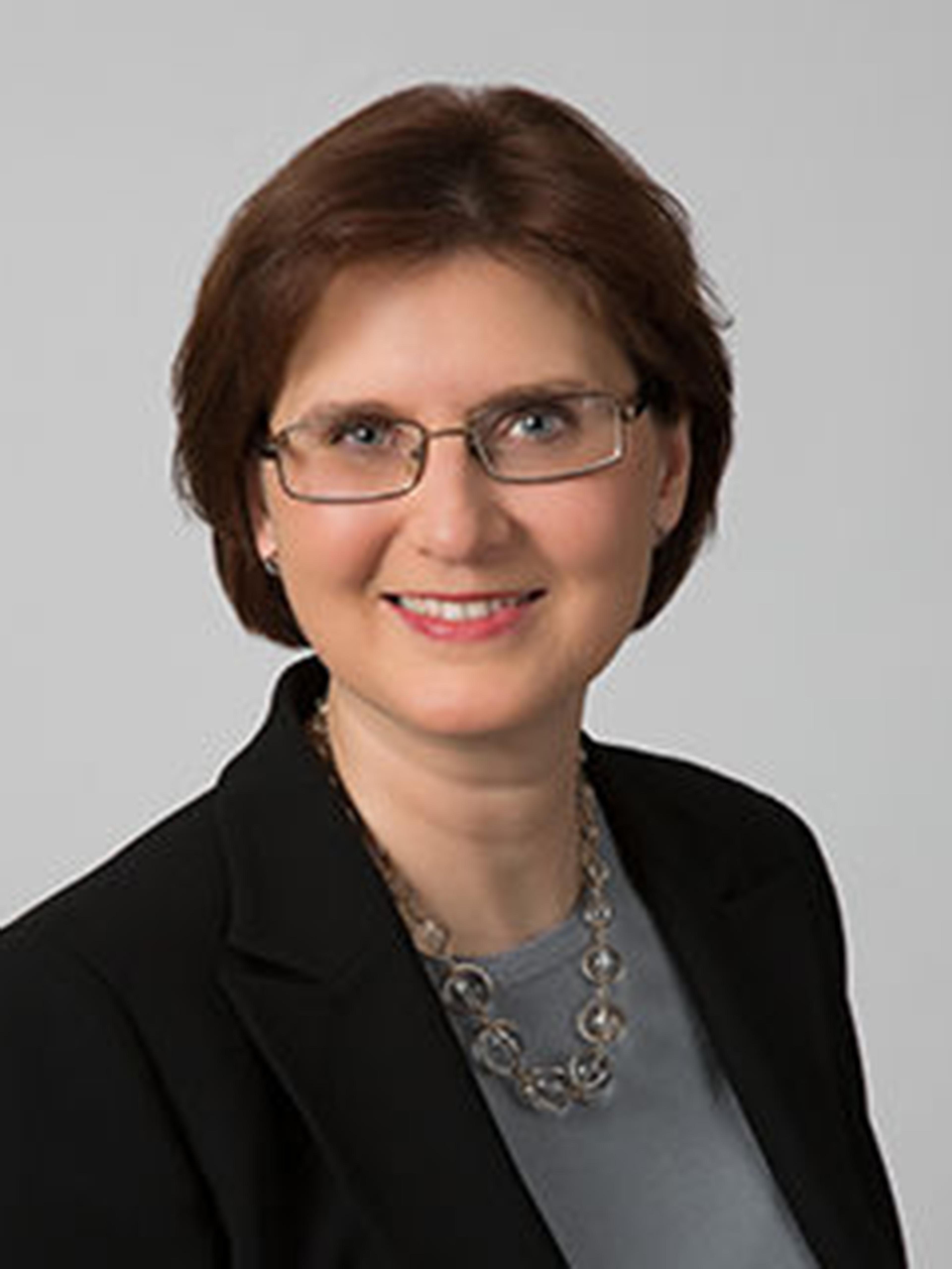 Headshot of Julie Arslanoglu