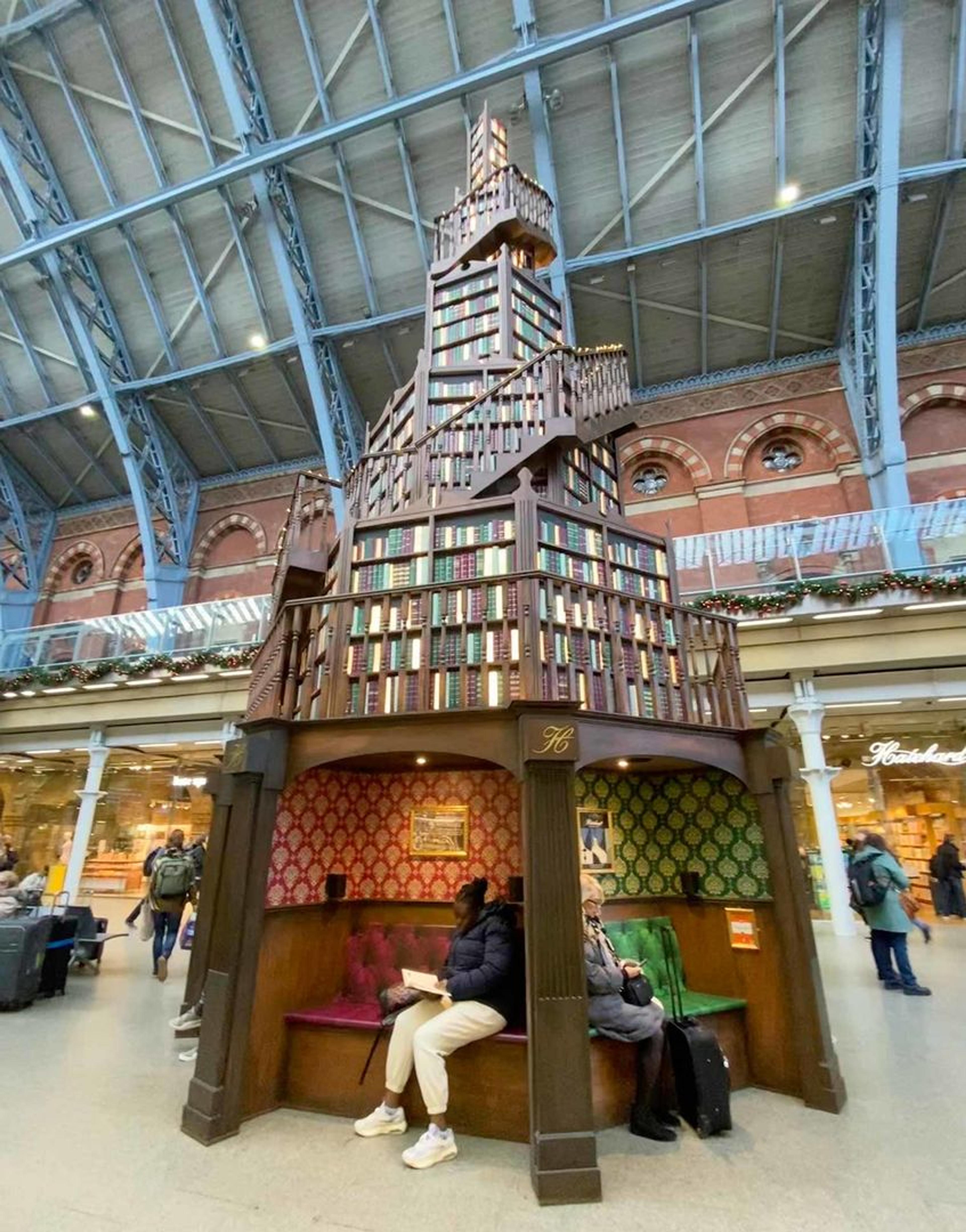 Library christmas tree