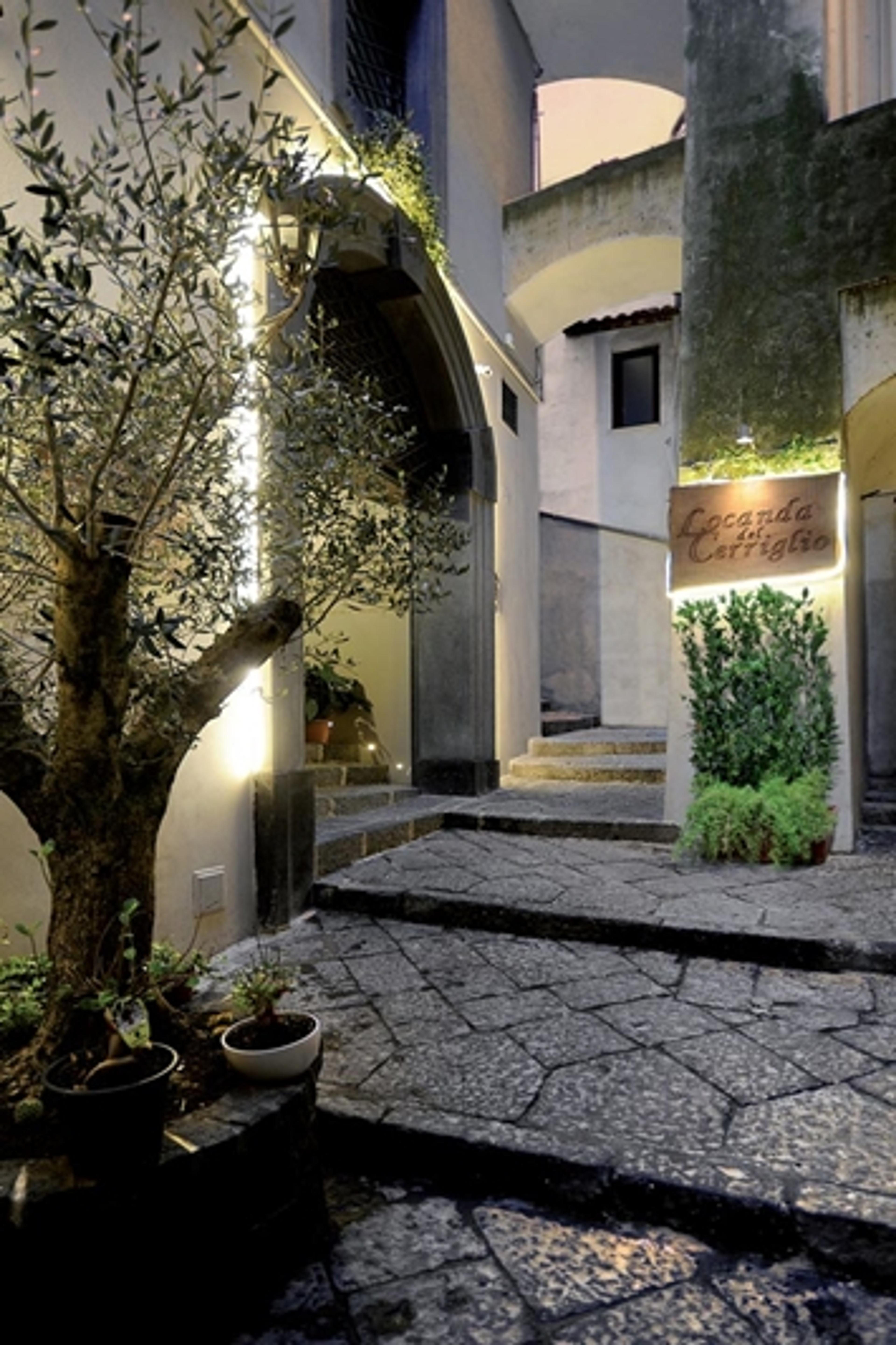 View of the Locanda del Cerriglio, a tavern in Naples