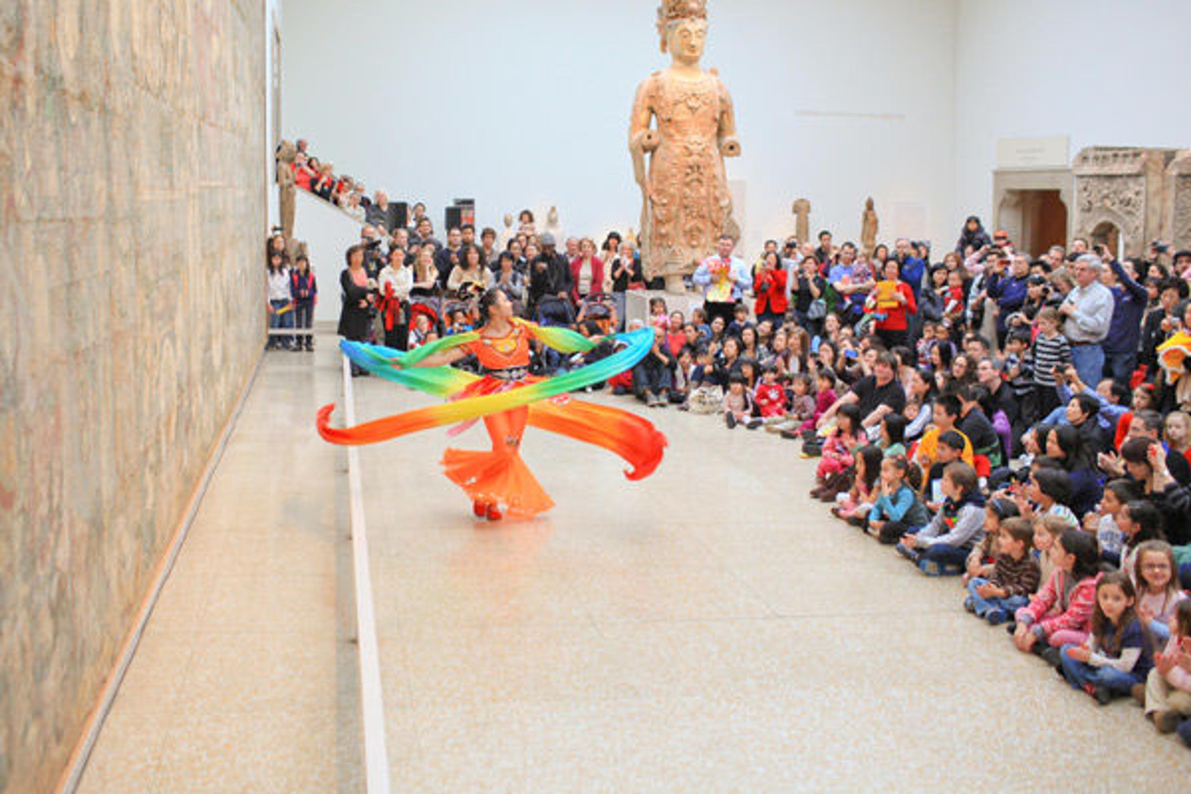 A dancer from New York Chinese Cultural Center performs ribbon dancing in Gallery 206, Arthur M. Sackler Gallery, during Lunar New Year Festival 2012. Photo by Natasha Mileshina