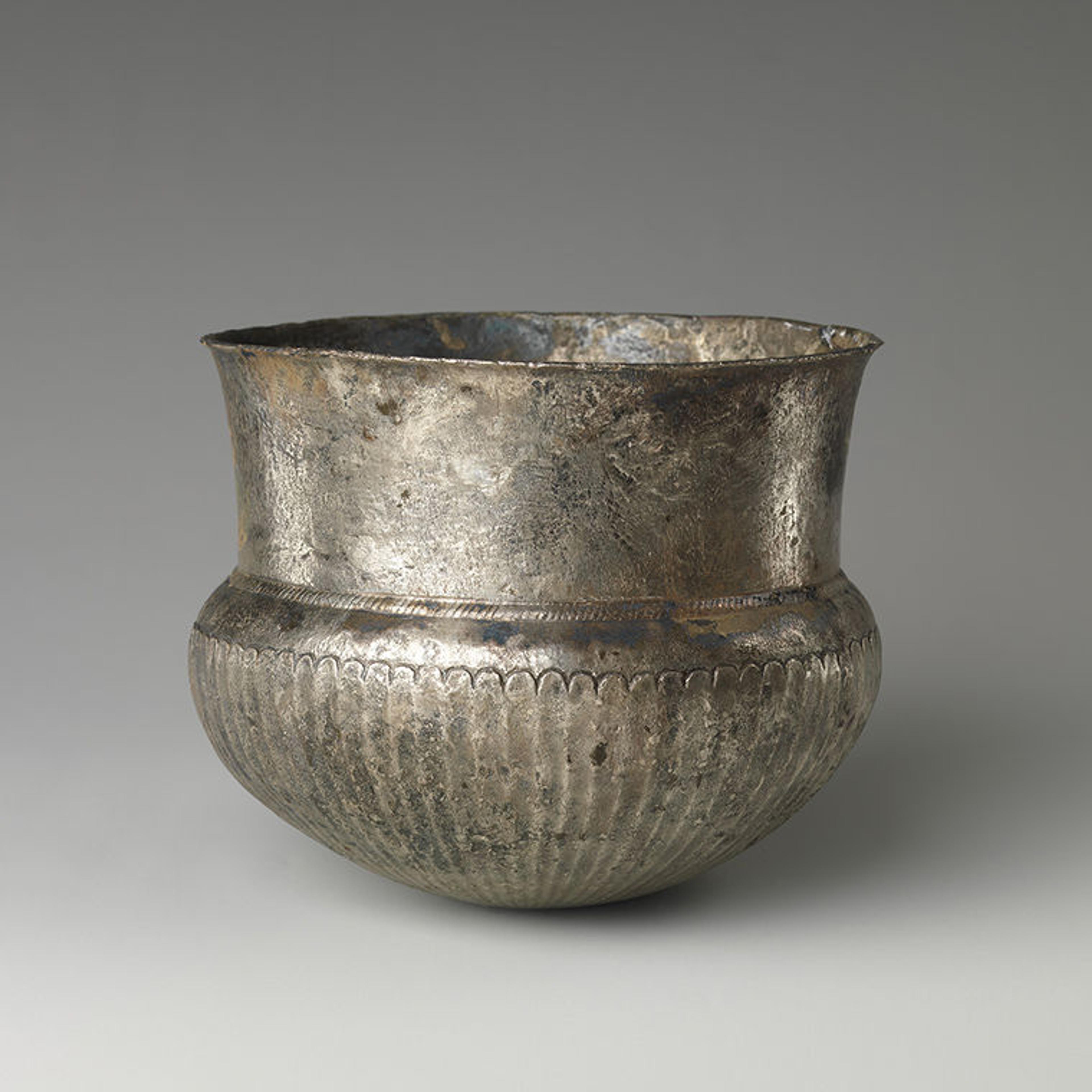 Bowl with flutes from shoulder to rosette at base