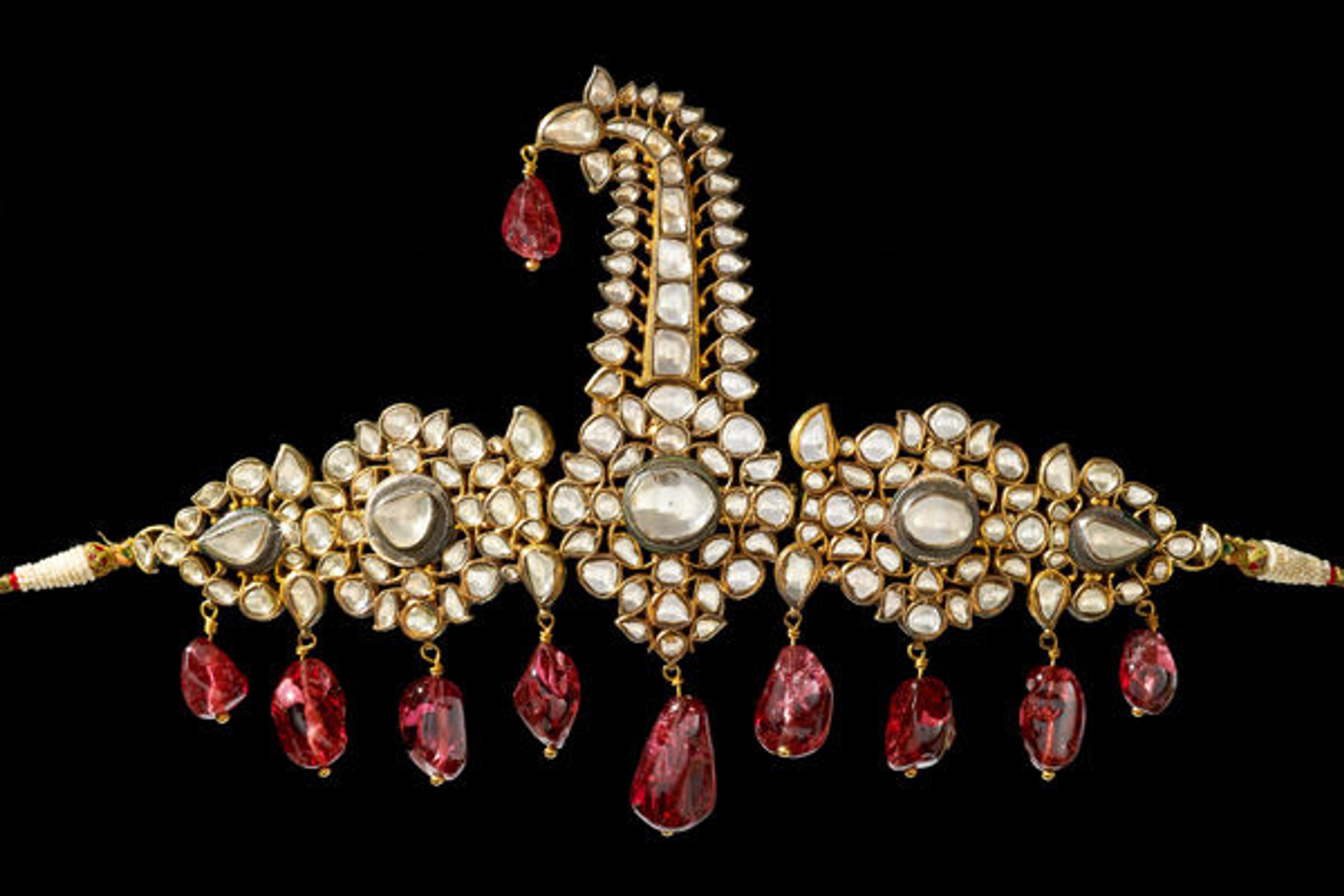 Sarpesh with spinels