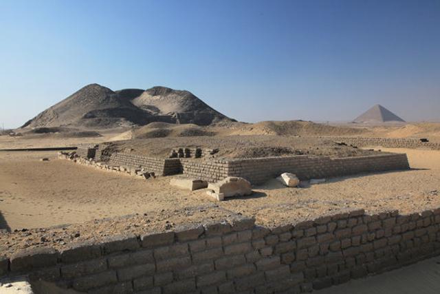 Creating Virtual and Physical Models of the Pyramid Complex of ...