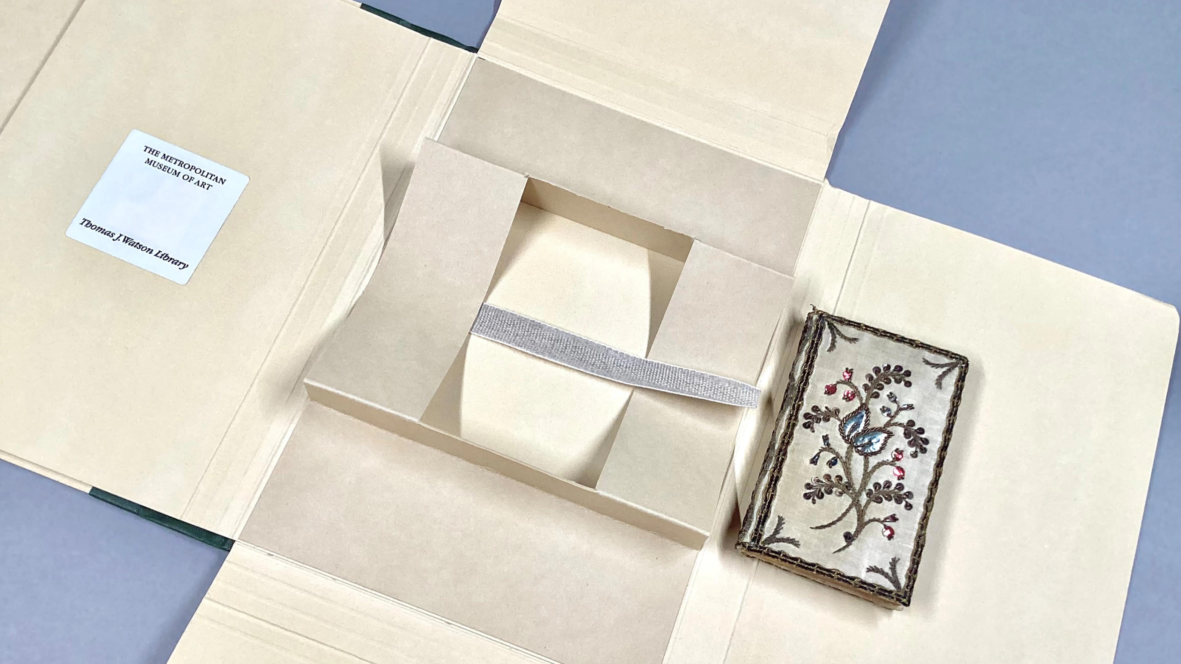 Unfolded box for holding a book.