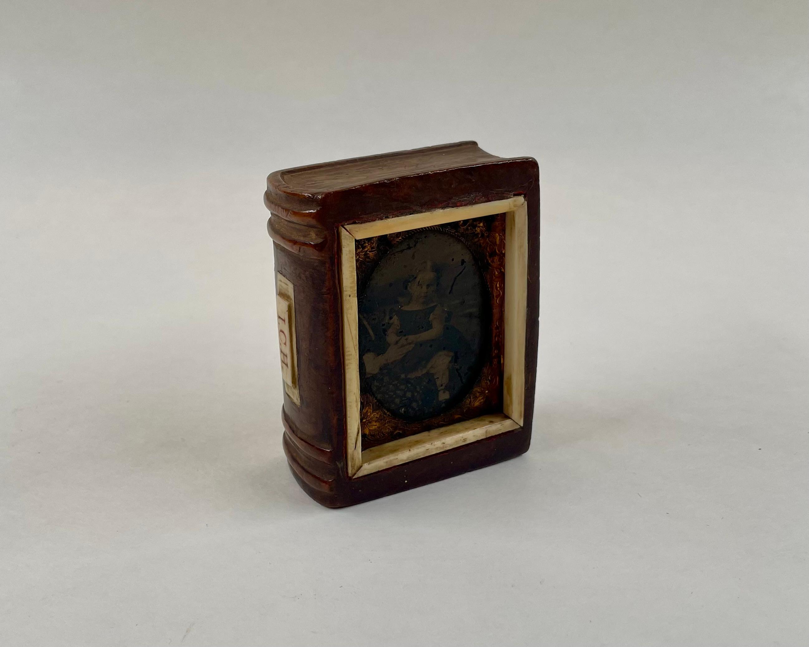 Front of this wooden memento box