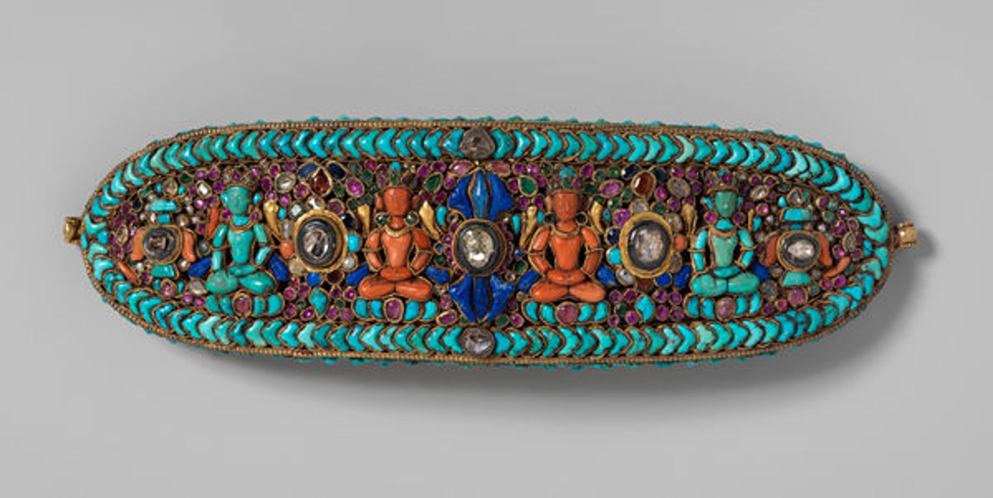 Forehead ornament for a deity