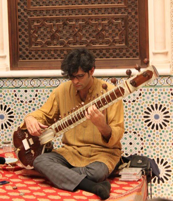 Neel Murgai opens the raga on the sitar without tabla accompaniment.