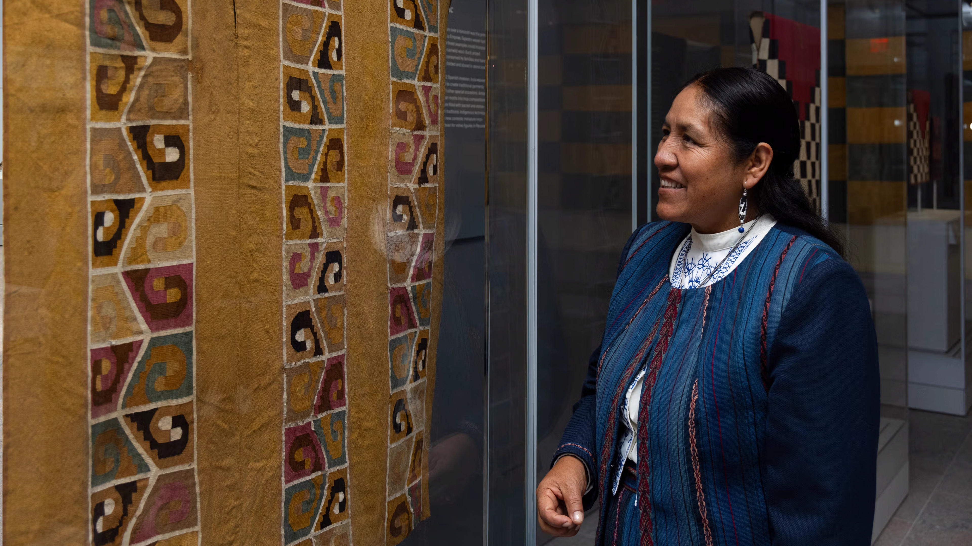 Nilda Callañaupa Alvarez visits the textiles gallery in the Arts of the Ancient Americas. Photographs by Anna-Marie Kellen, Photographic Program Manager, Met Imaging.