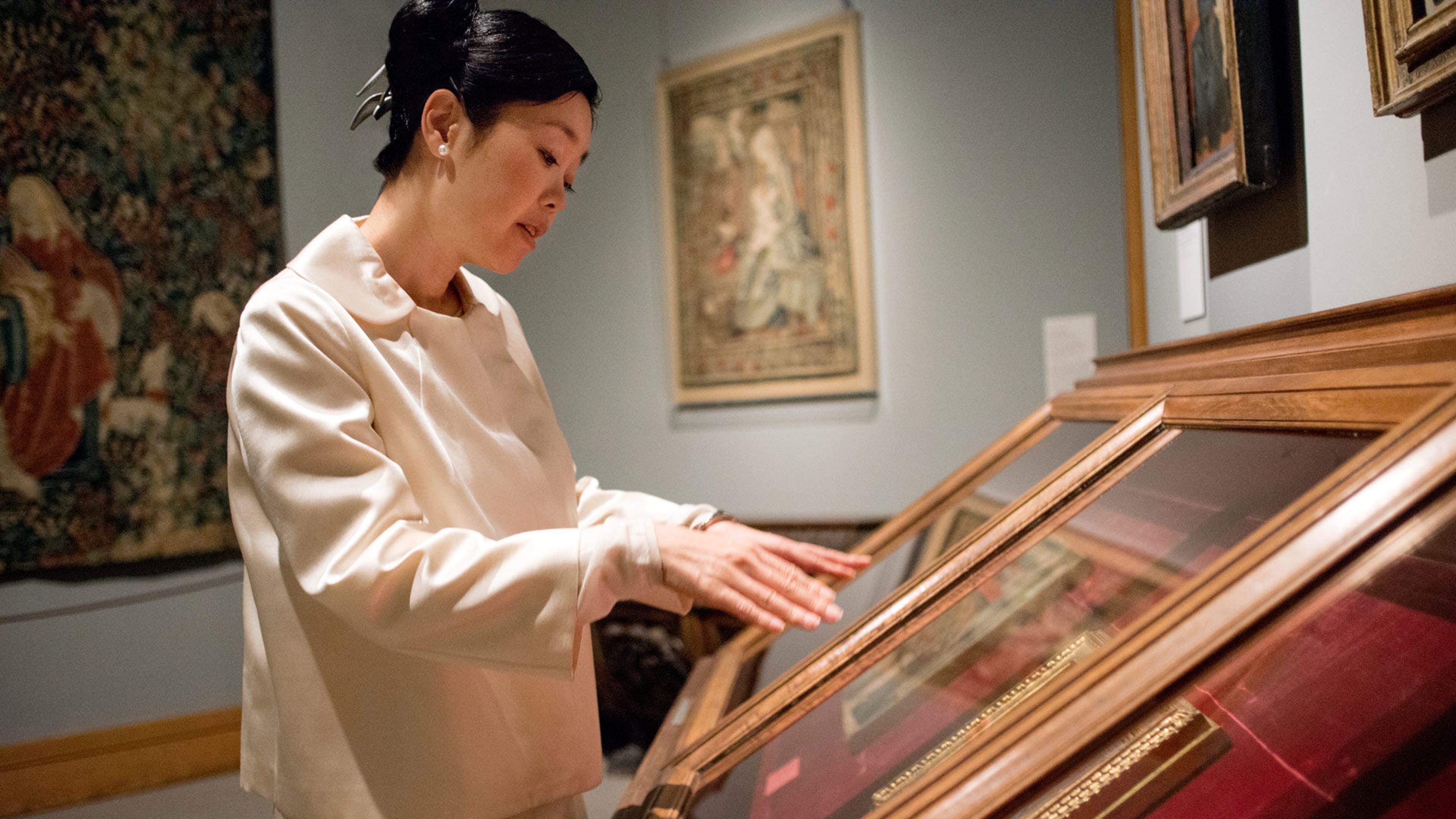 Mariko Mori on Botticelli's "The Annunciation"
