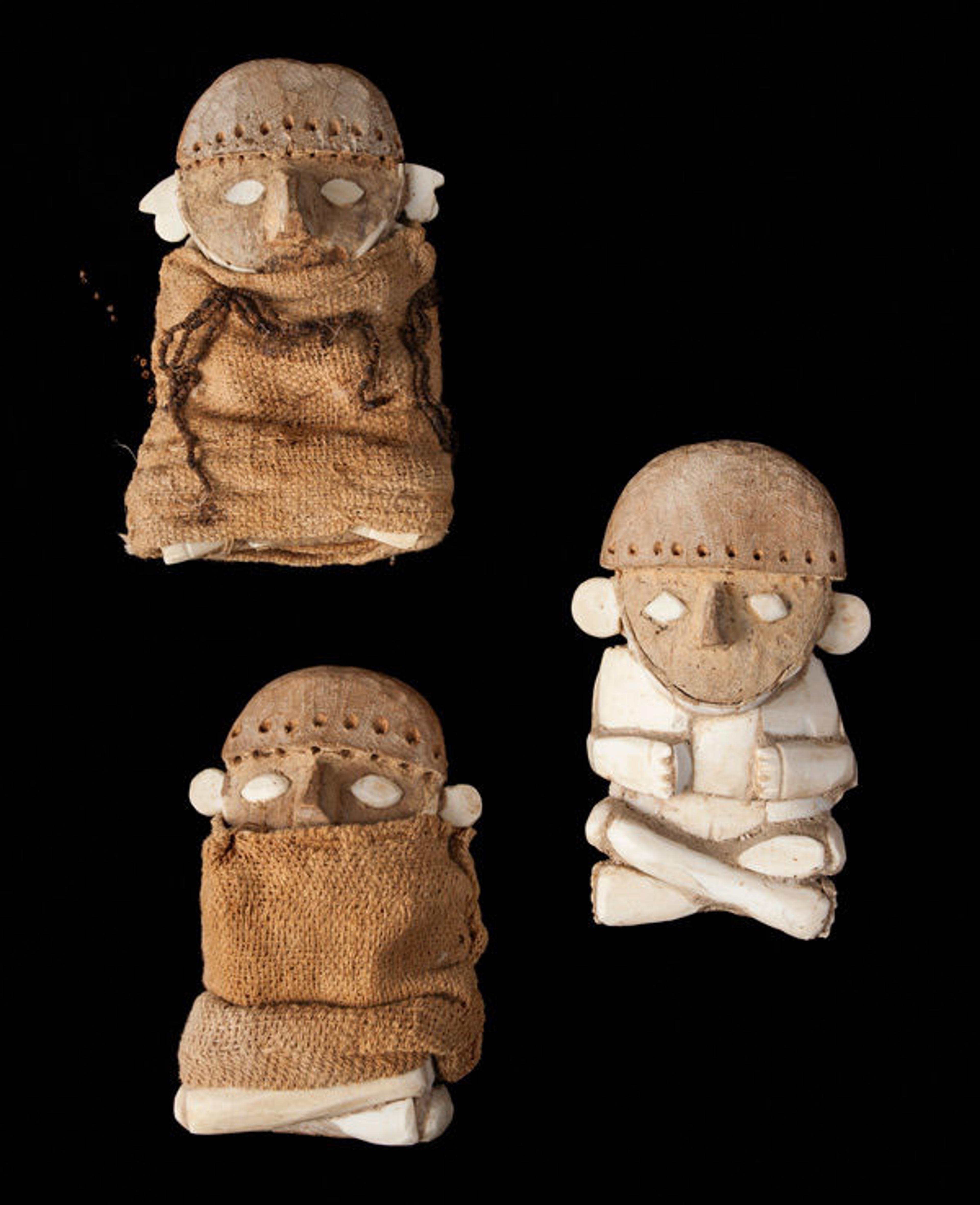 Detail of the palace model mummies. Photograph by Edi Hirose