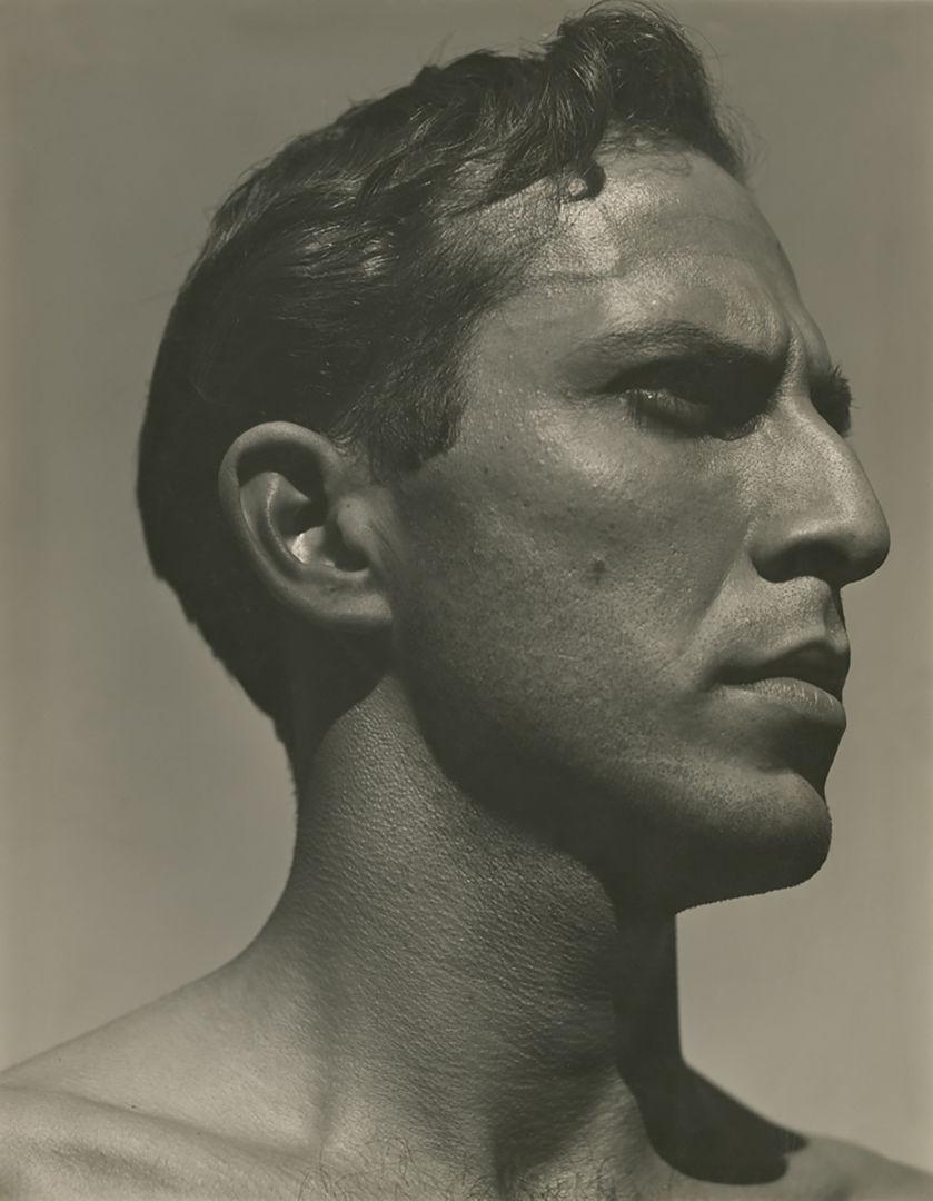 Shot of a young Phillip Guston in black and white.