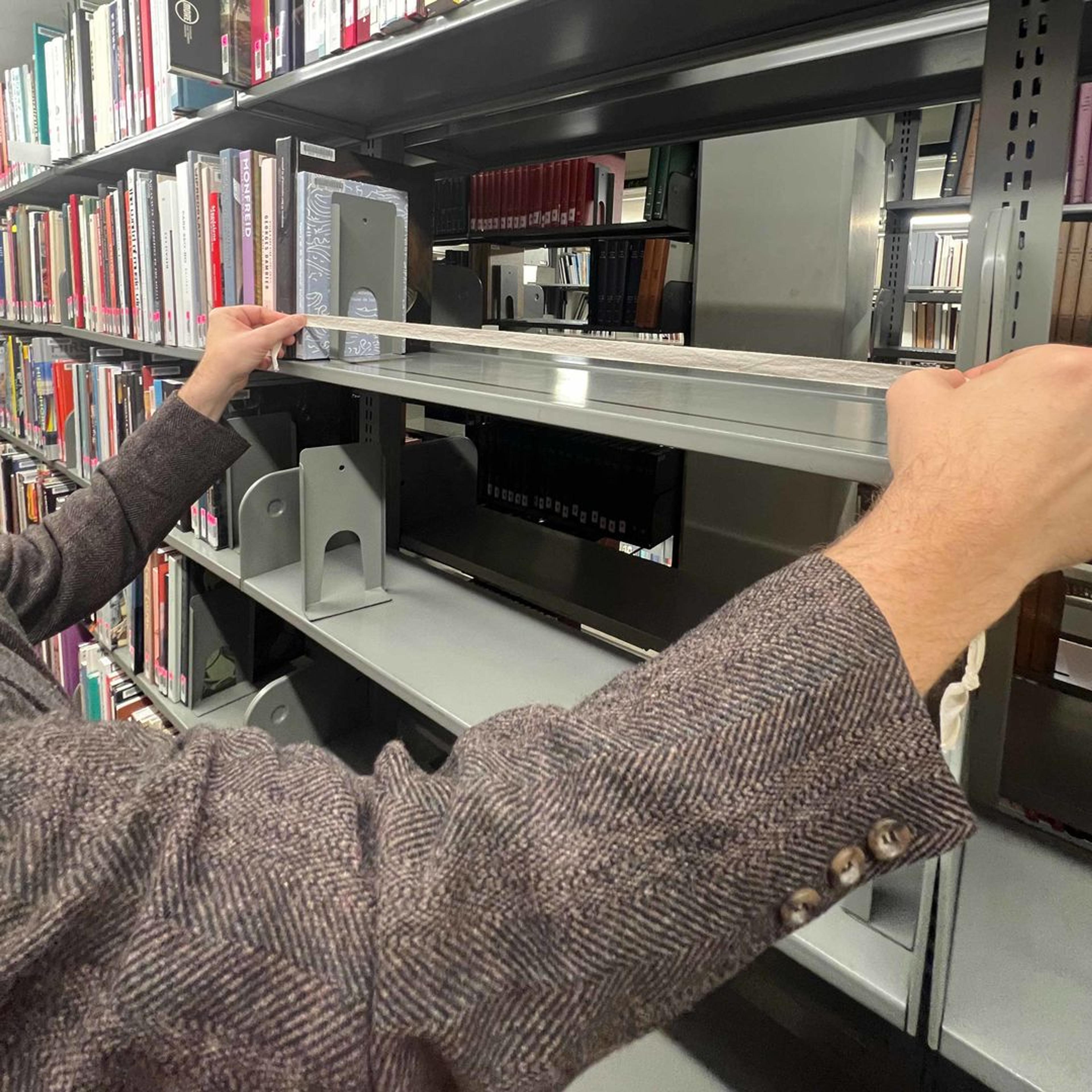 String measuring a shelf