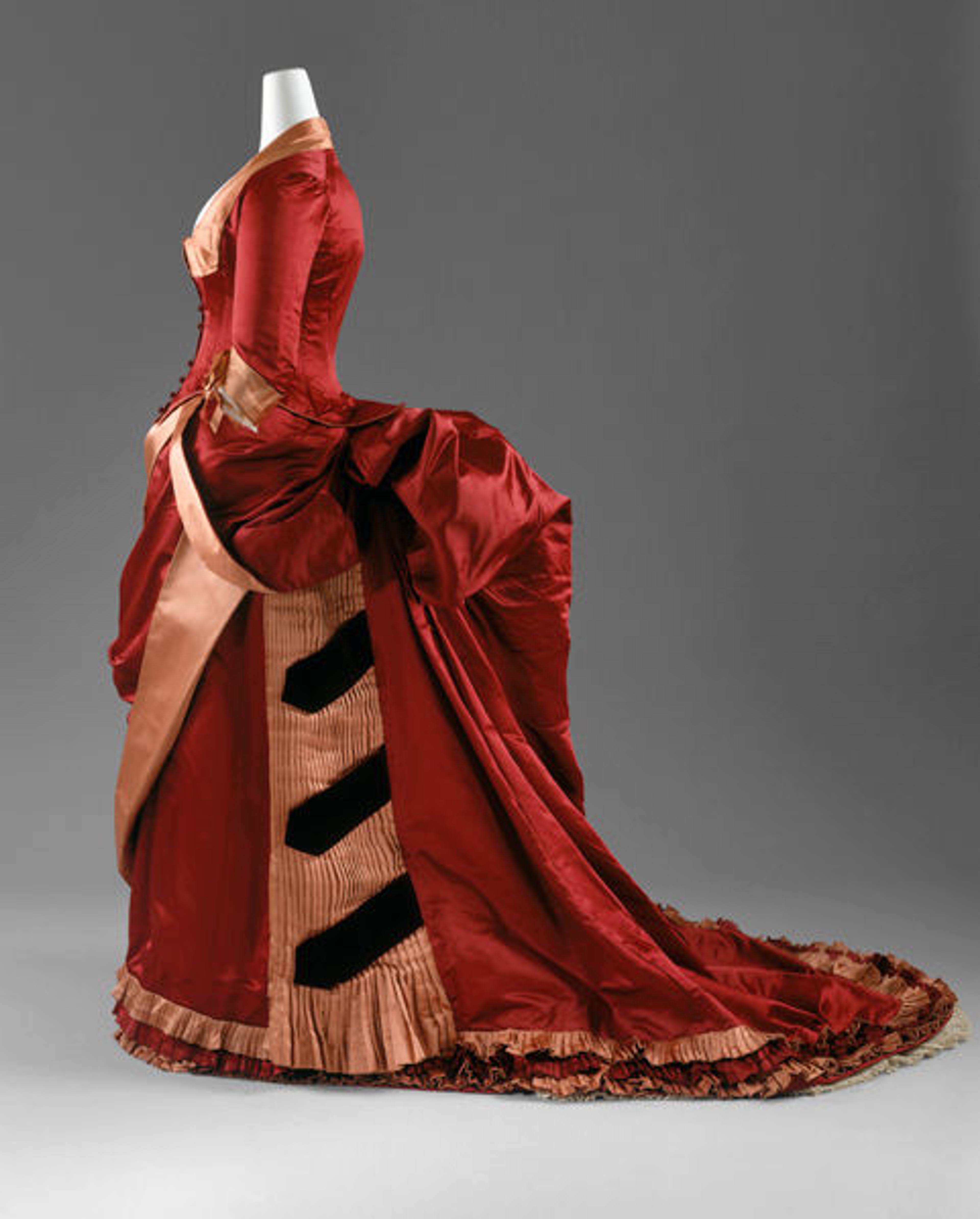 Evening Dress. American or European, 1884–86 (C.I.63.23.3a, b)