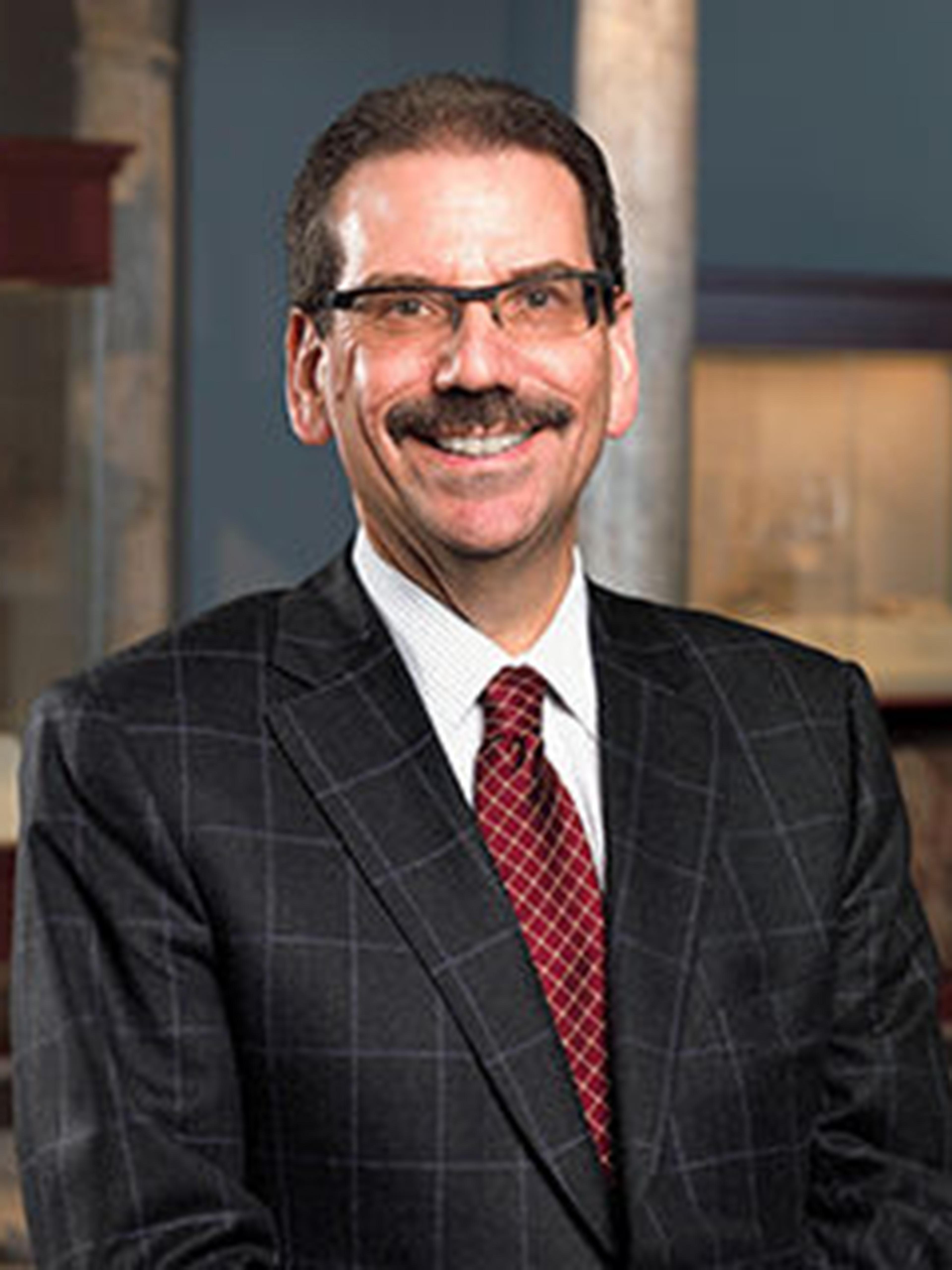 Headshot of Peter Barnet